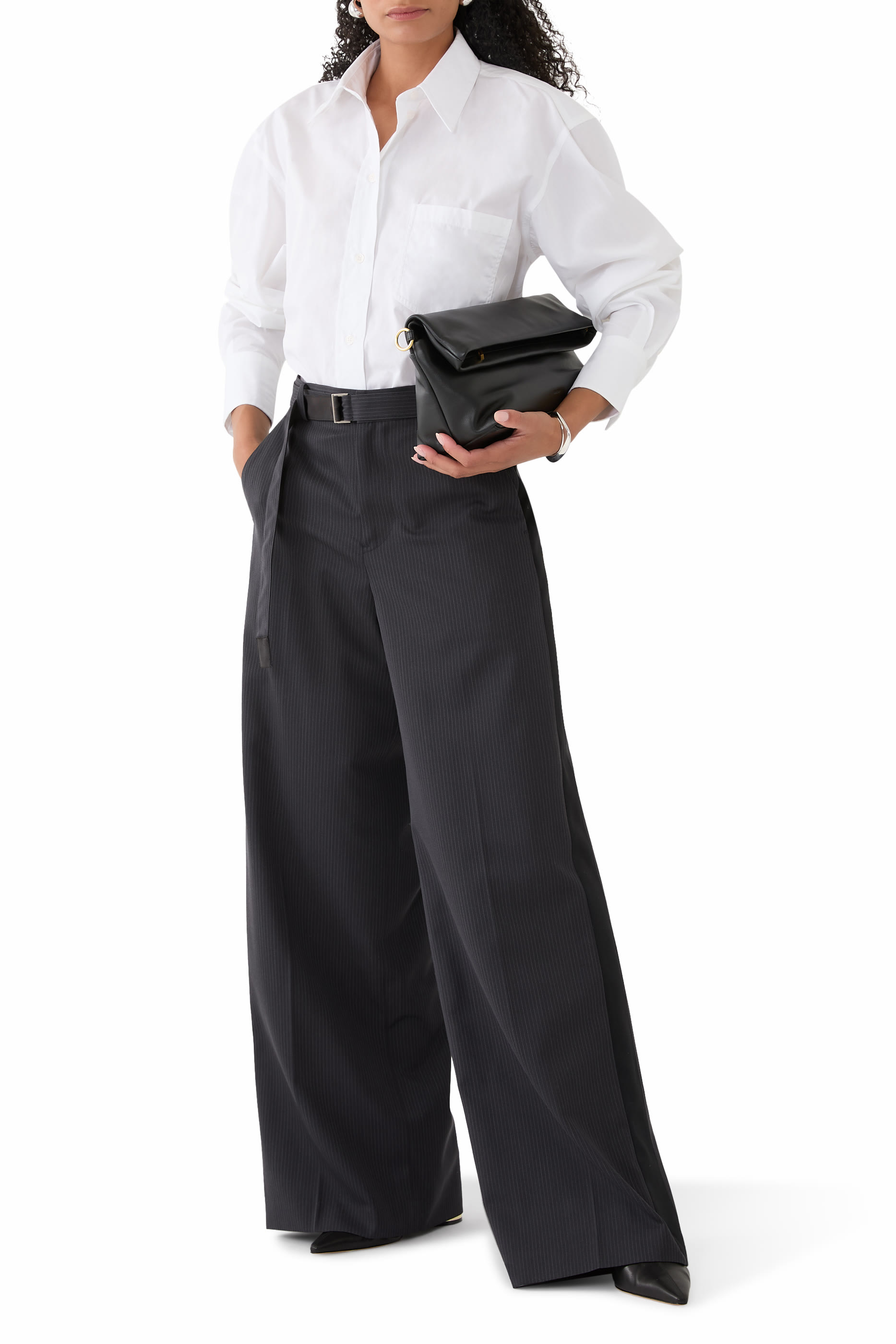 قميص قصير بأكمام طويلة