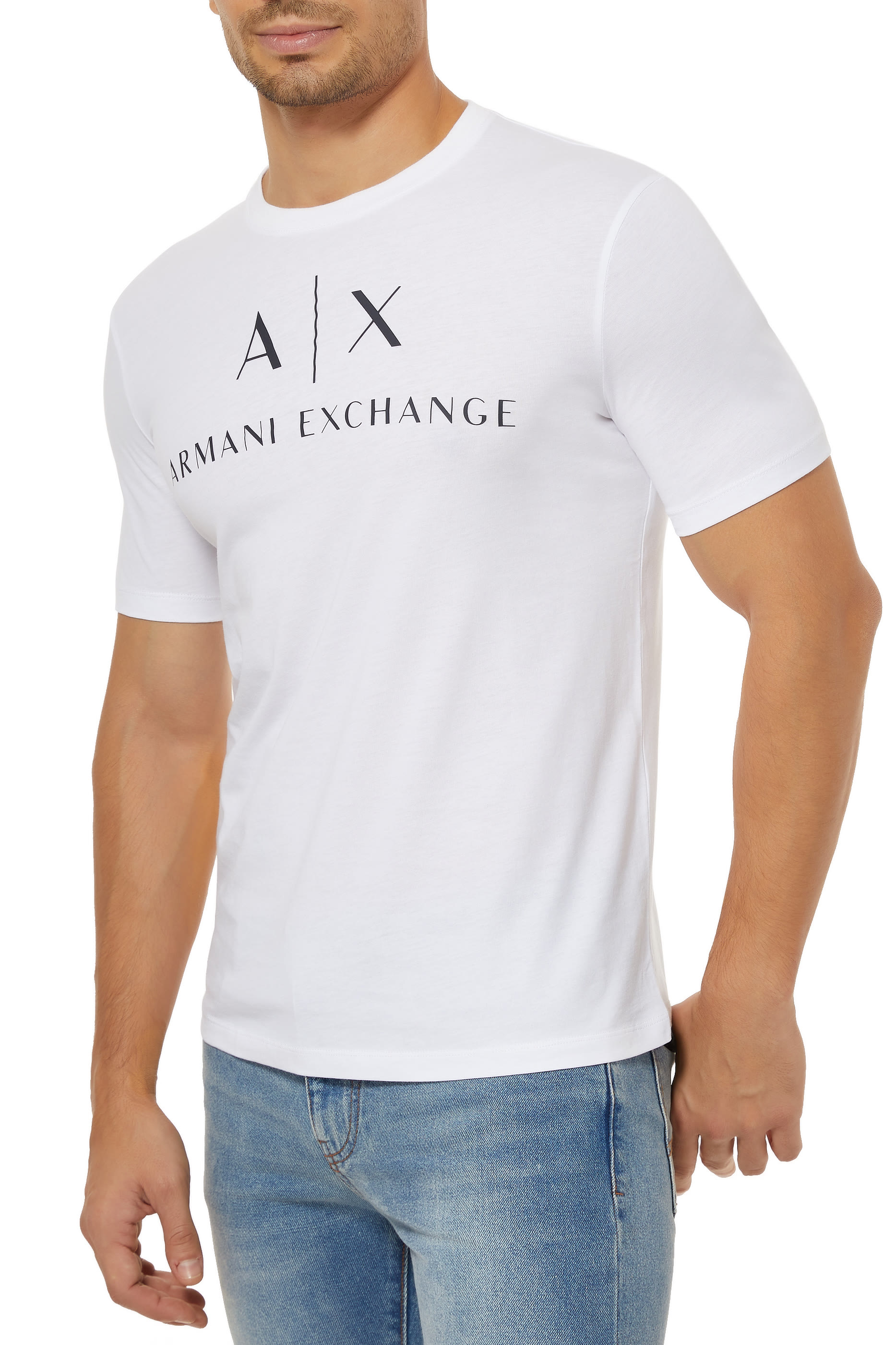 تي شيرت بطبعة حروف شعار الماركة 