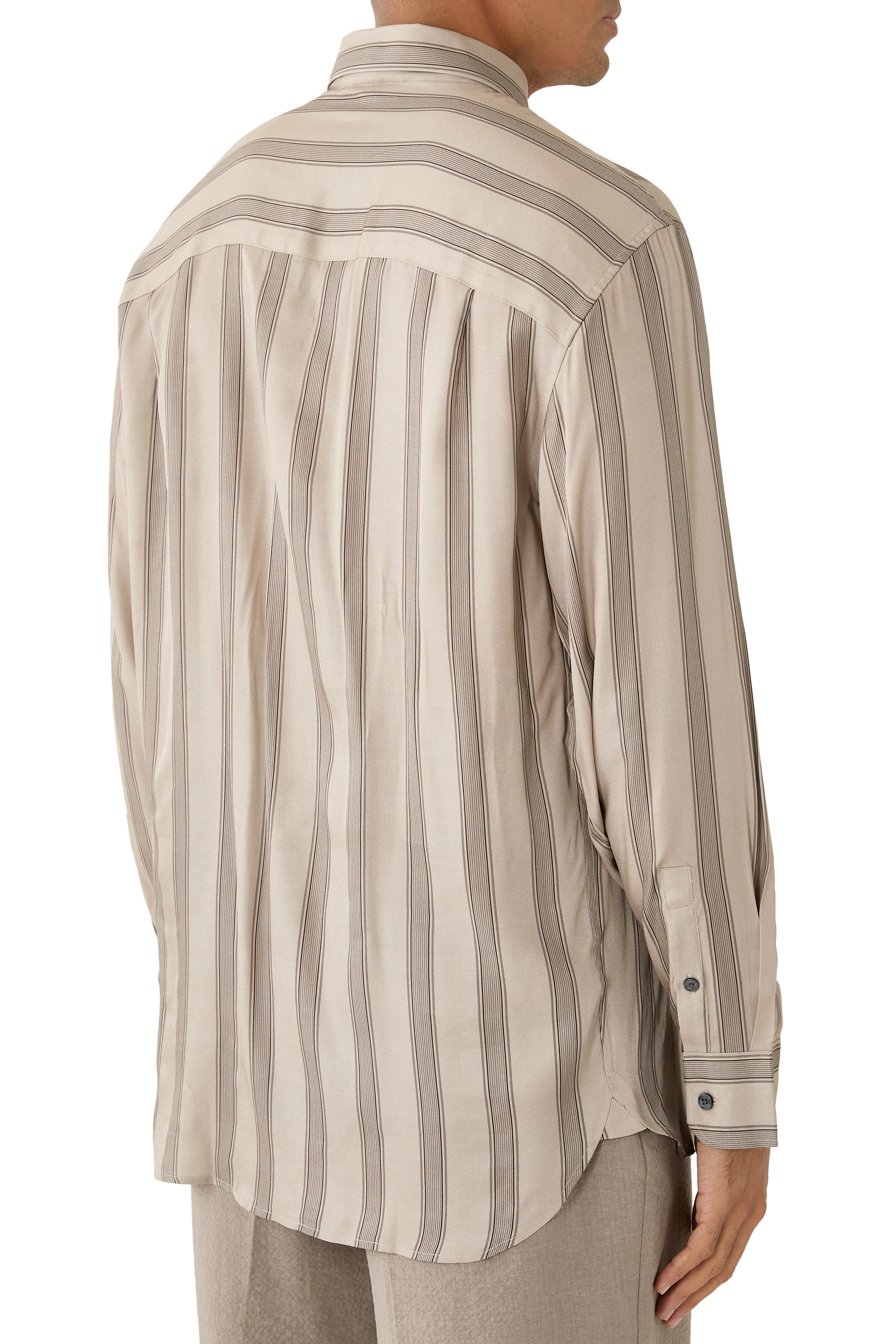 قميص بنقشة نباتية