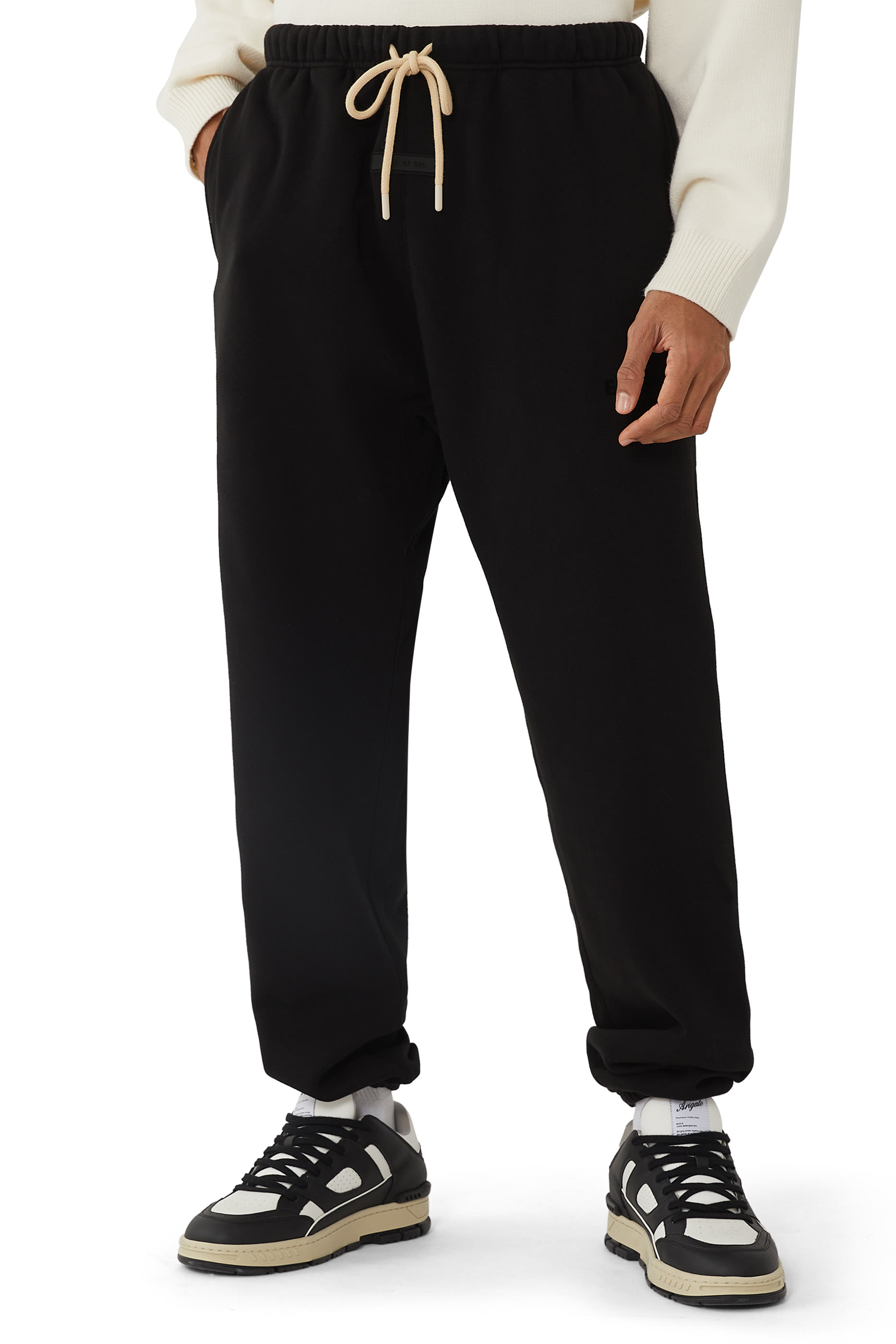 بنطال رياضي بشعار الماركة