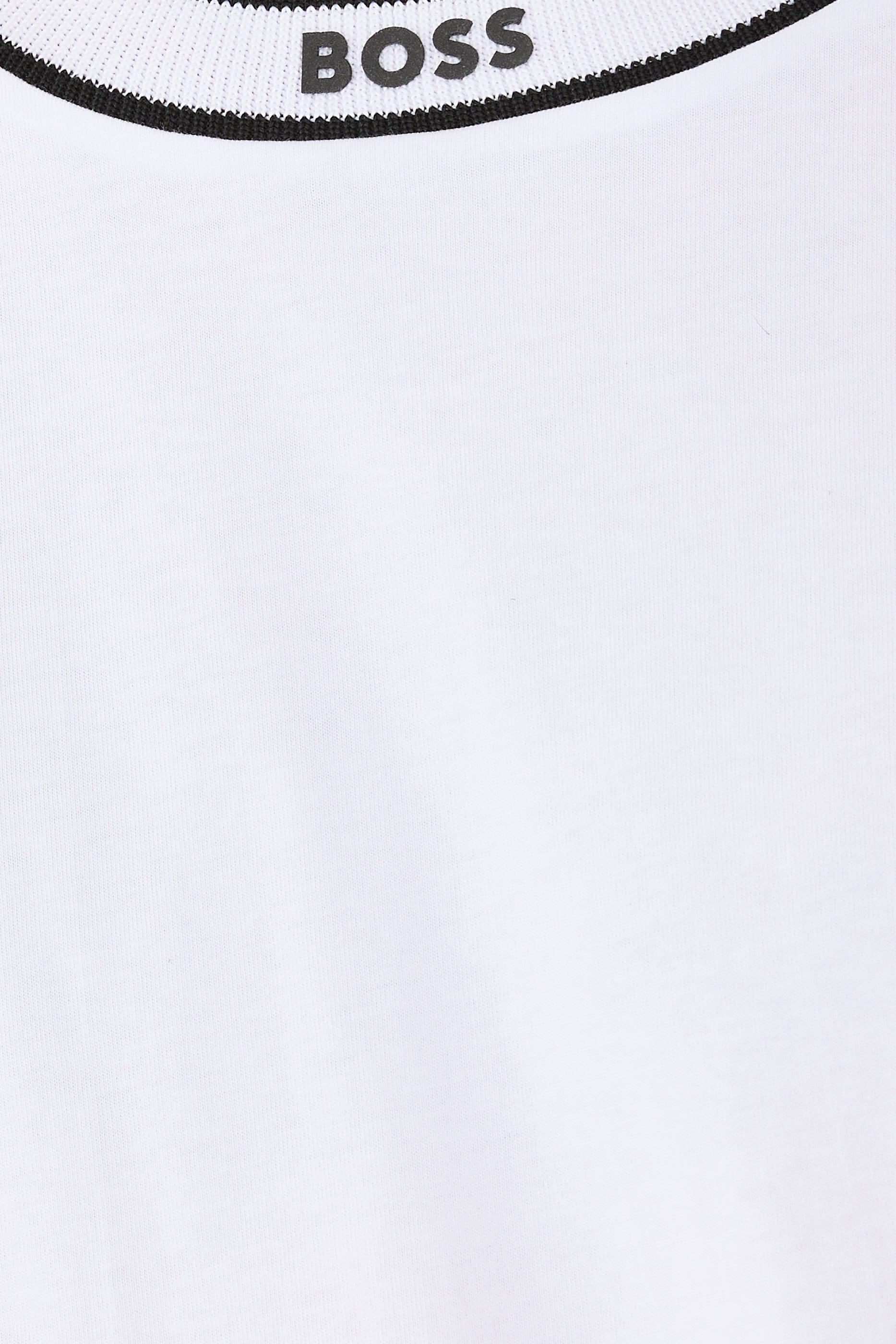 تيشيرت بياقة مخططة بشعار الماركة