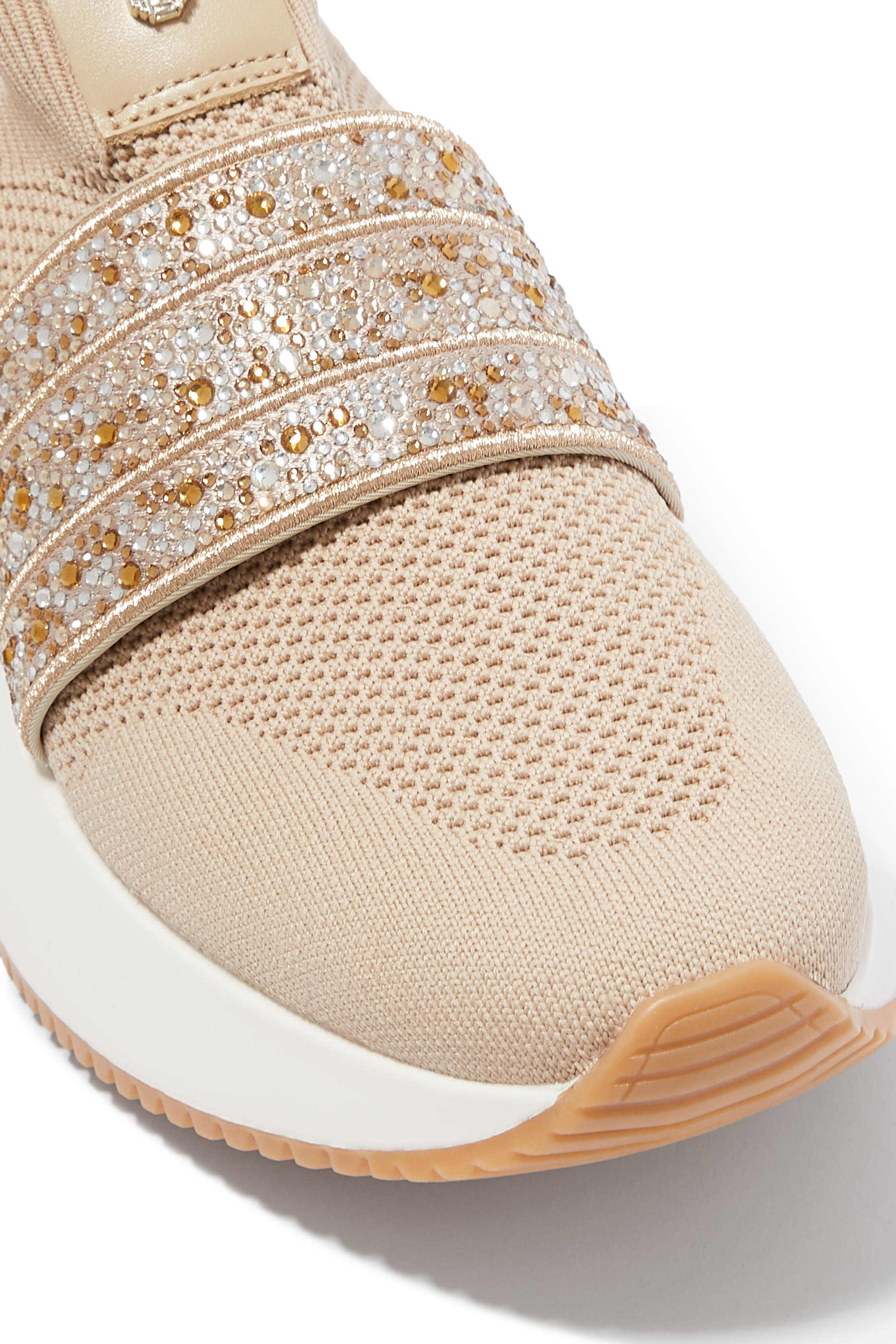 سنيكرز كارفيلا فلير سهل الارتداء بتفاصيل براقة لرمضان