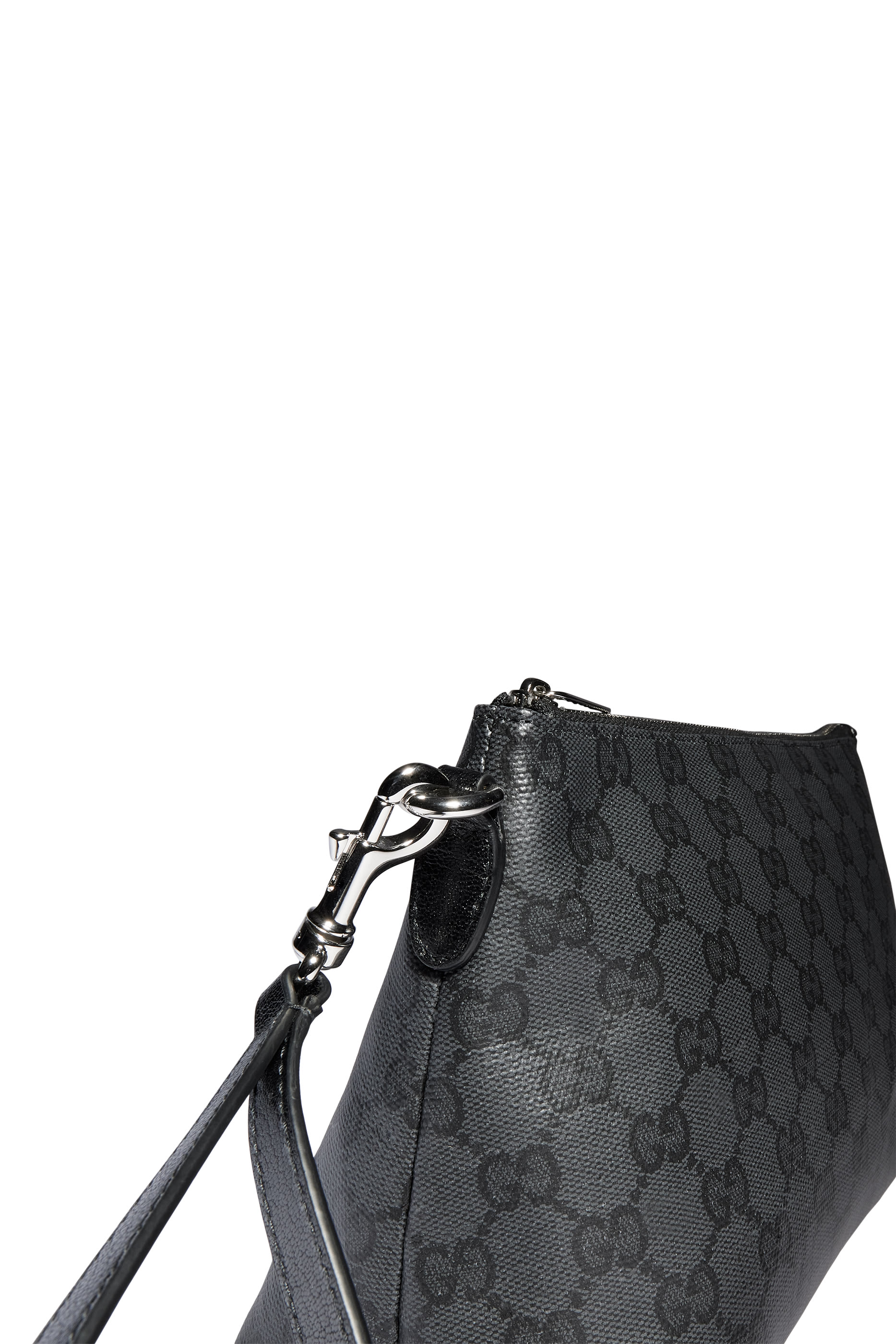 حقيبة صغيرة بشعار الماركة