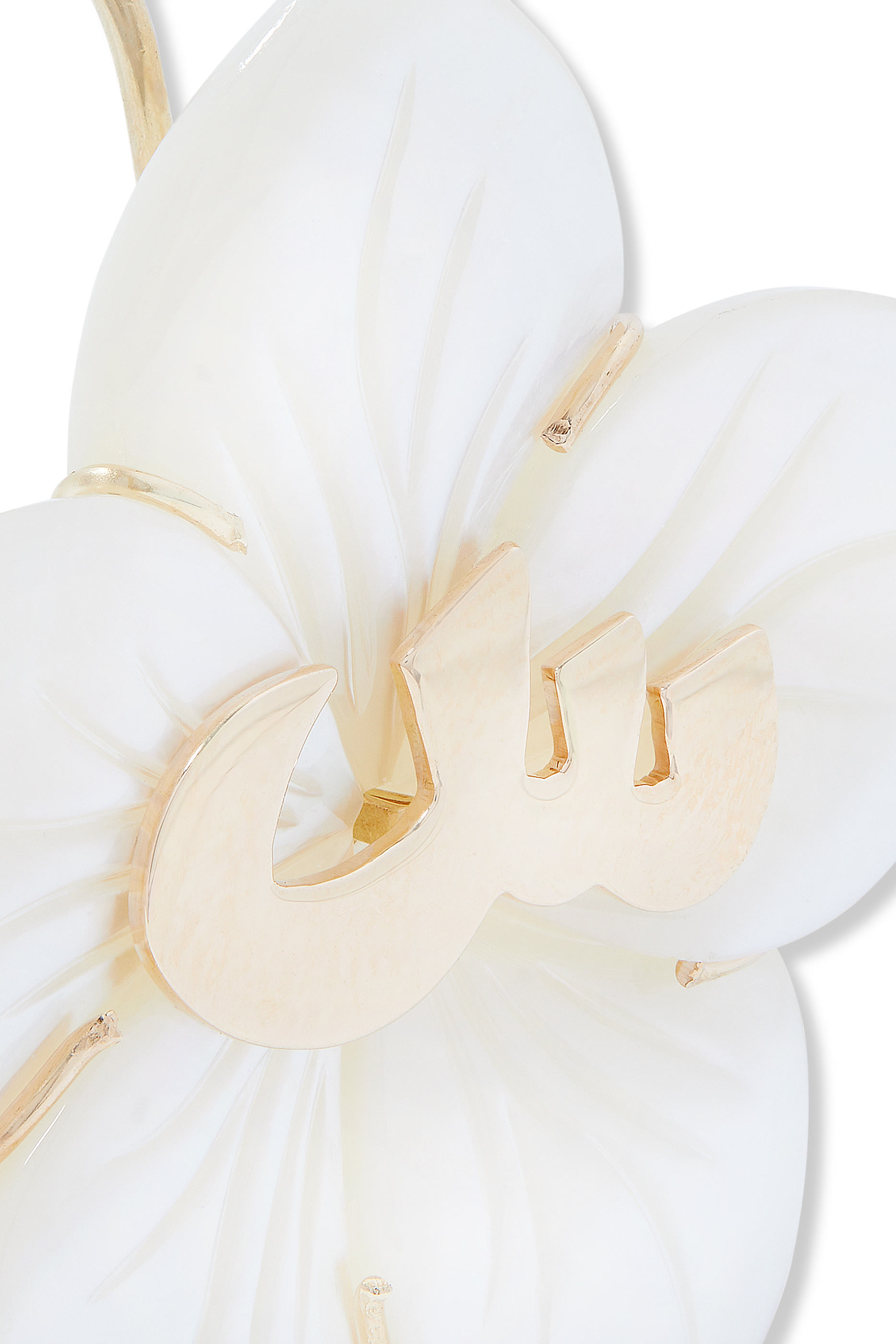 أقراط أولا بتصميم حرف "اس" مرصعة بعرق اللؤلؤ ذهب أصفر عيار 18