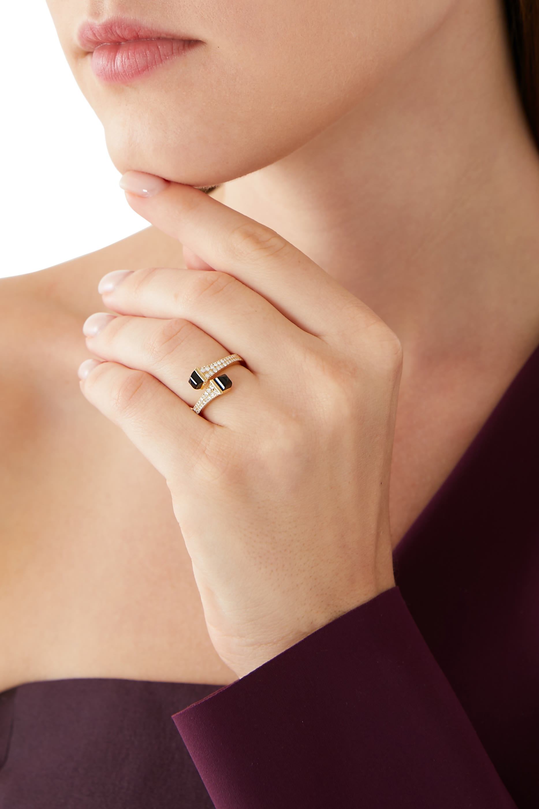 خاتم كليو رفيع مرصع بالماس ذهب أصفر عيار 18