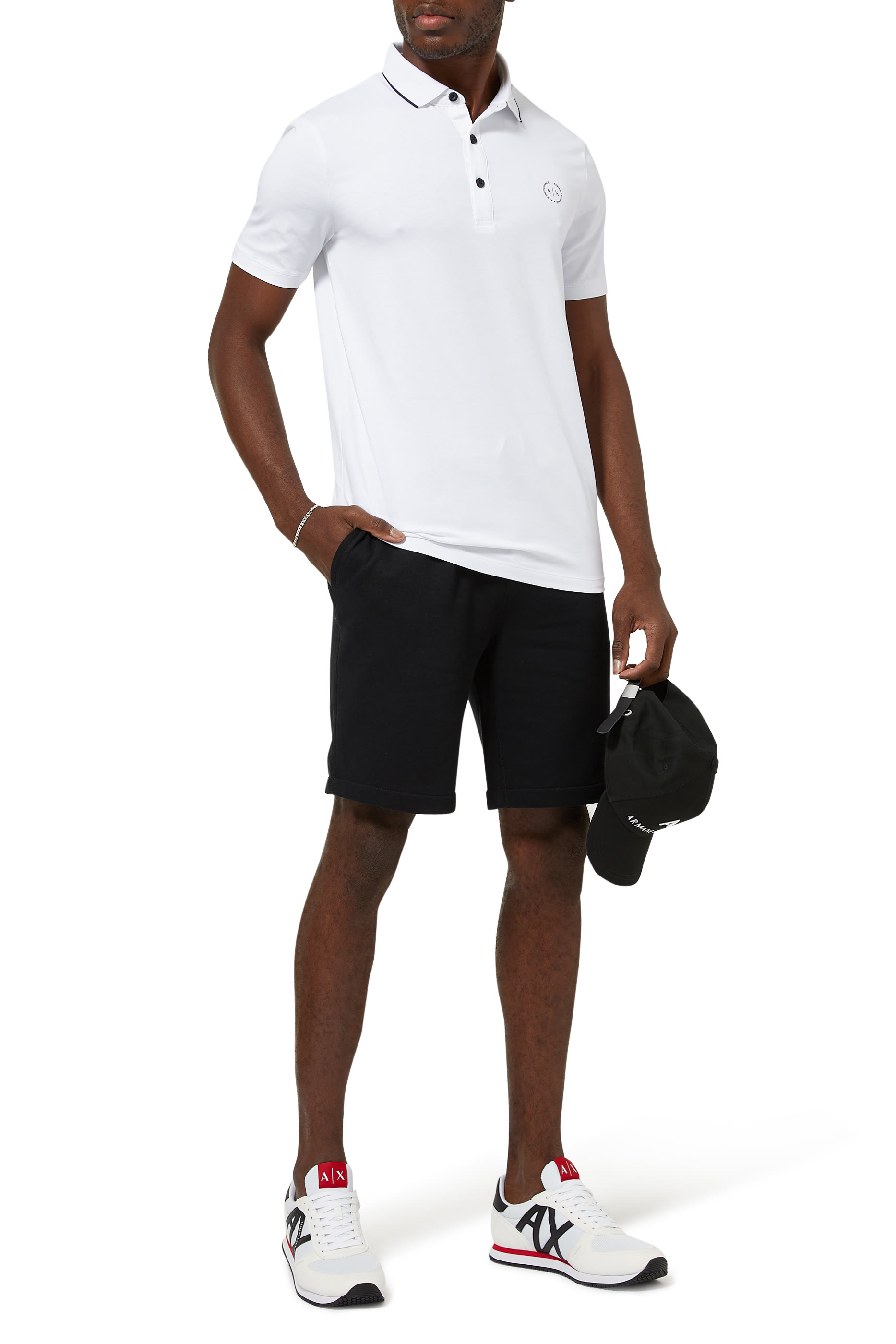 سنيكرز أيكون مزين بشعار الماركة