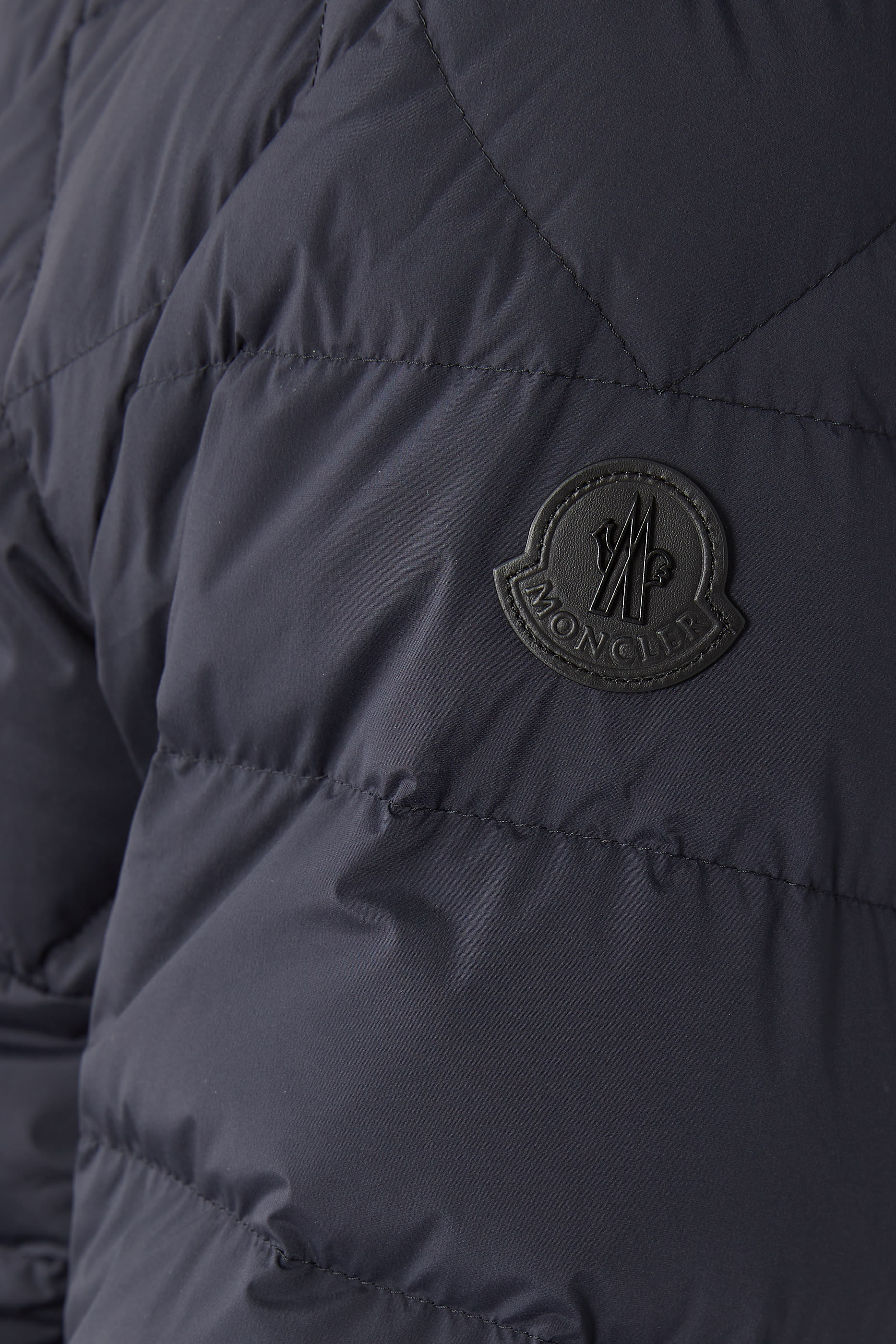 جاكيت تشوكوارت قصير مبطن بزغب