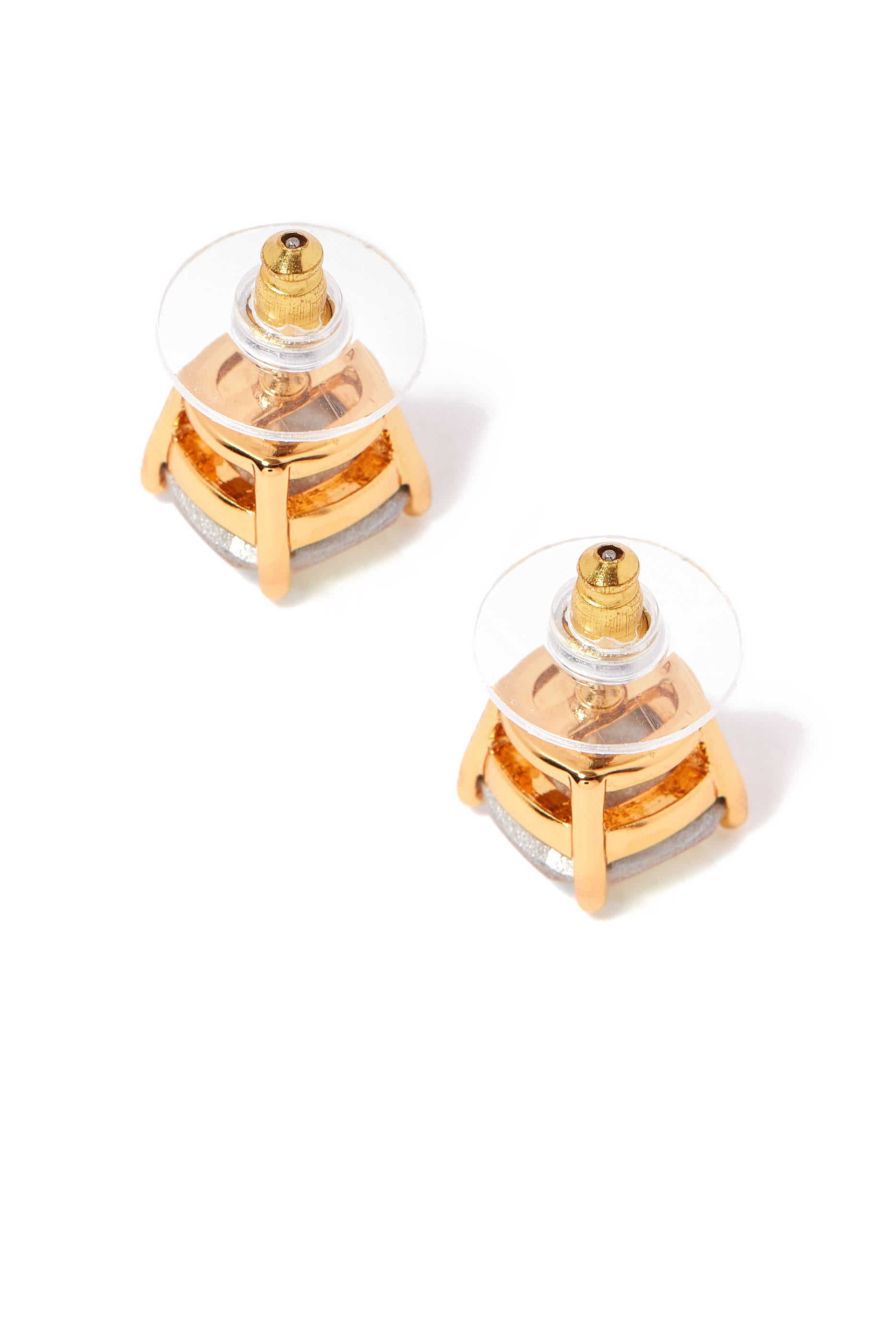 أقراط صغيرة مربعة