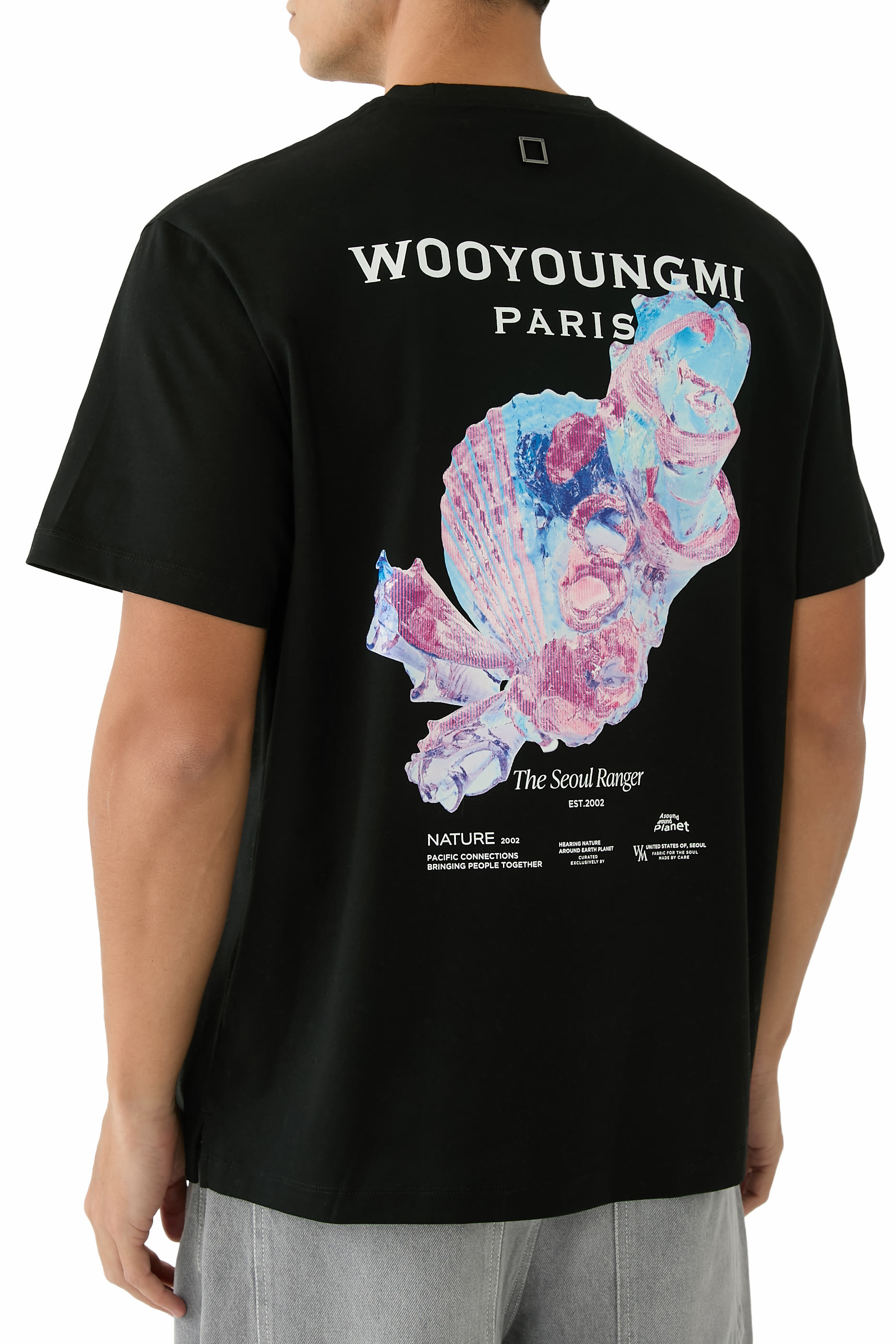 تيشيرت بأكمام قصيرة