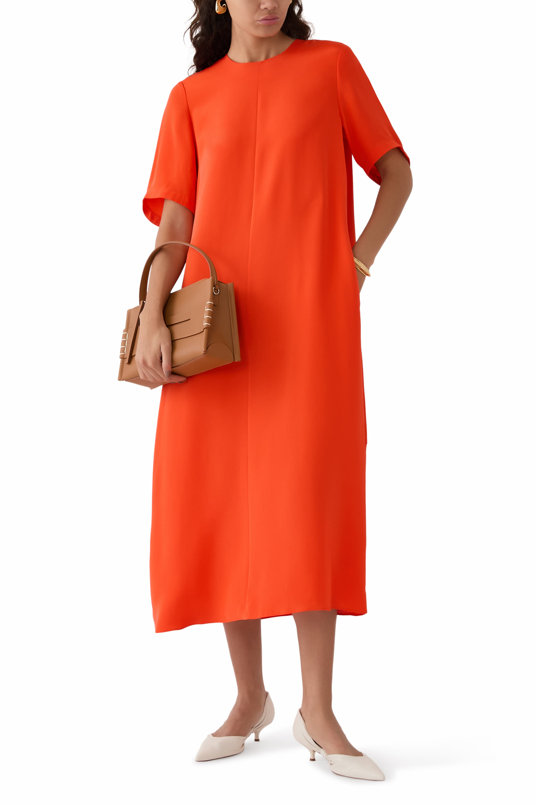 فستان بتصميم تيشيرت حرير من 4 طبقات