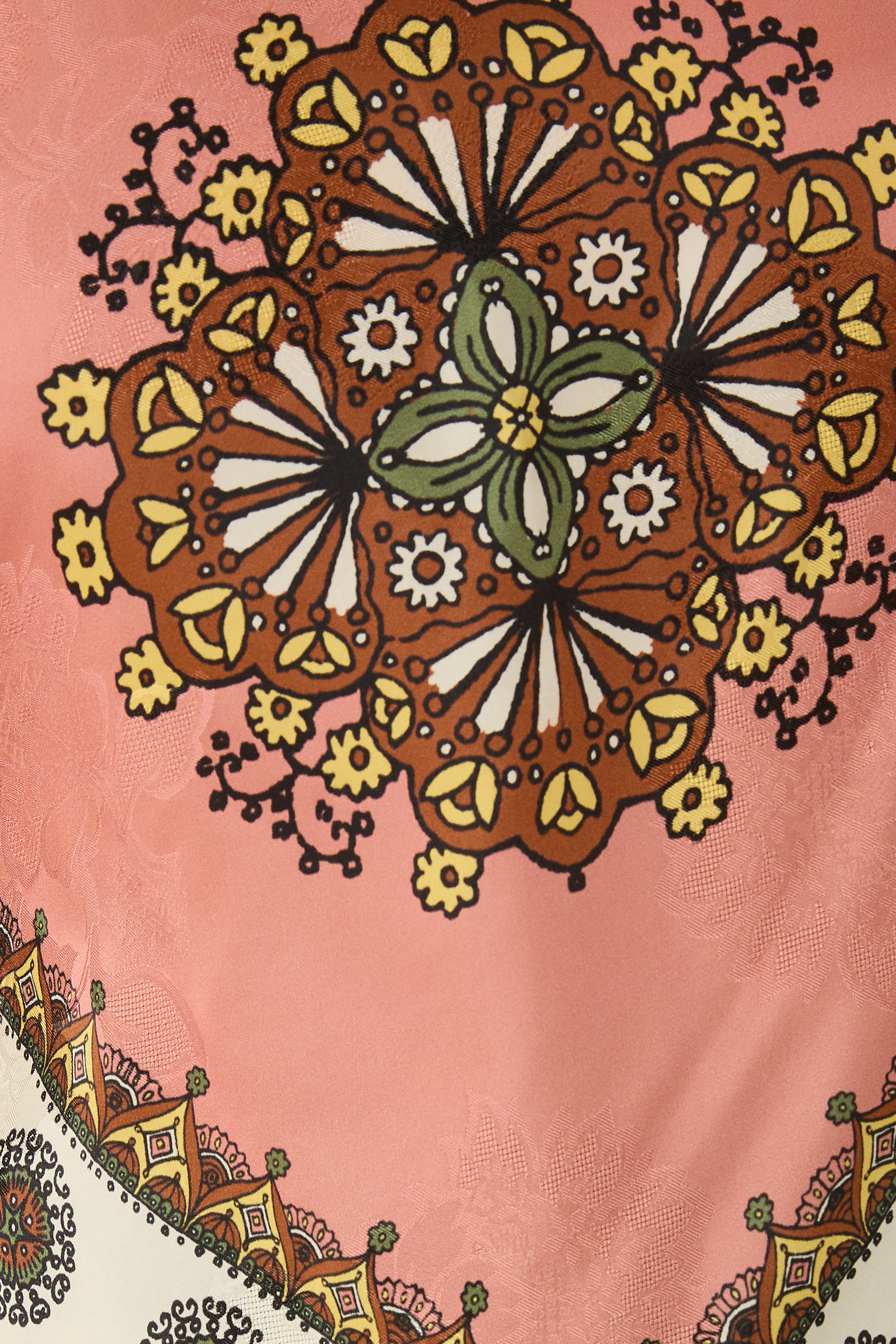 بلوزة كونتينا بتصميم وشاح