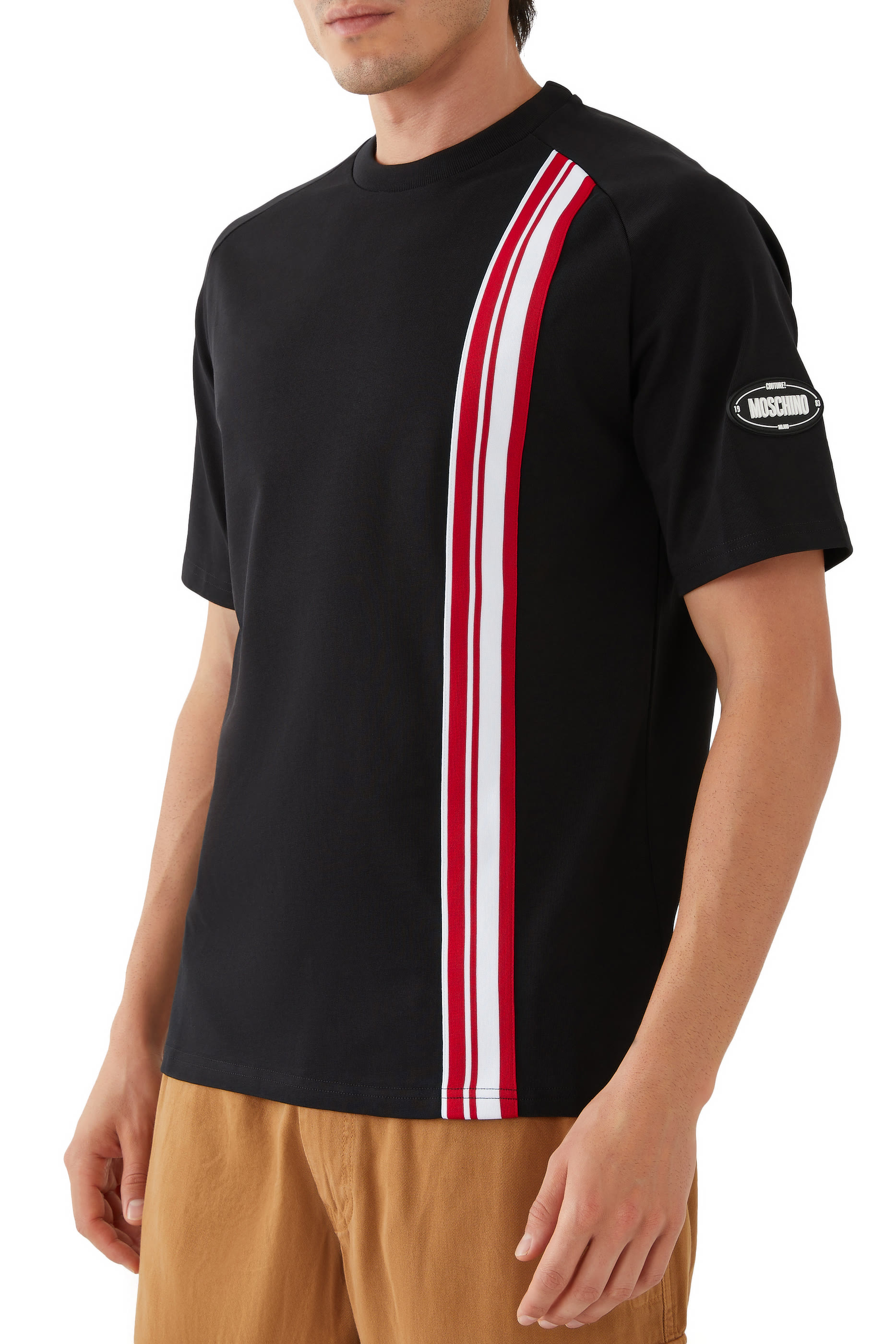 تيشيرت برقعة بشعار الماركة بتصميم بيضاوي