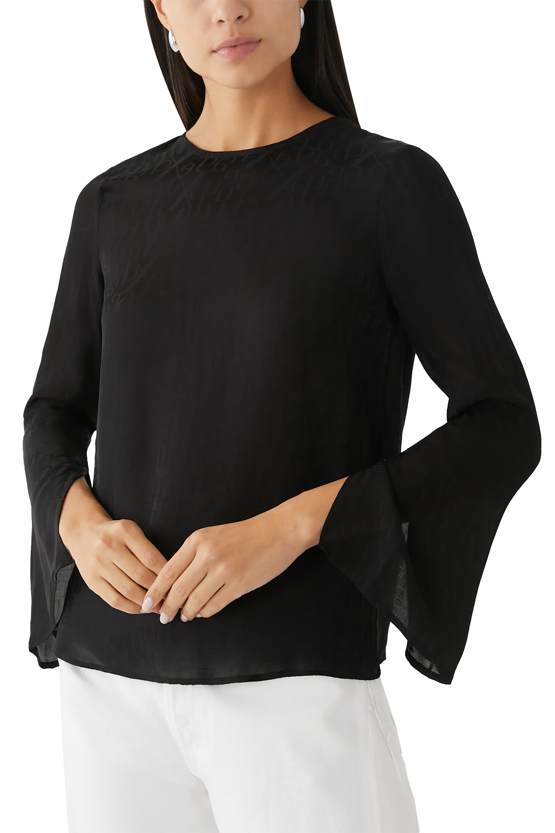 بلوزة بأكمام طويلة مزينة كليا بشعار الماركة