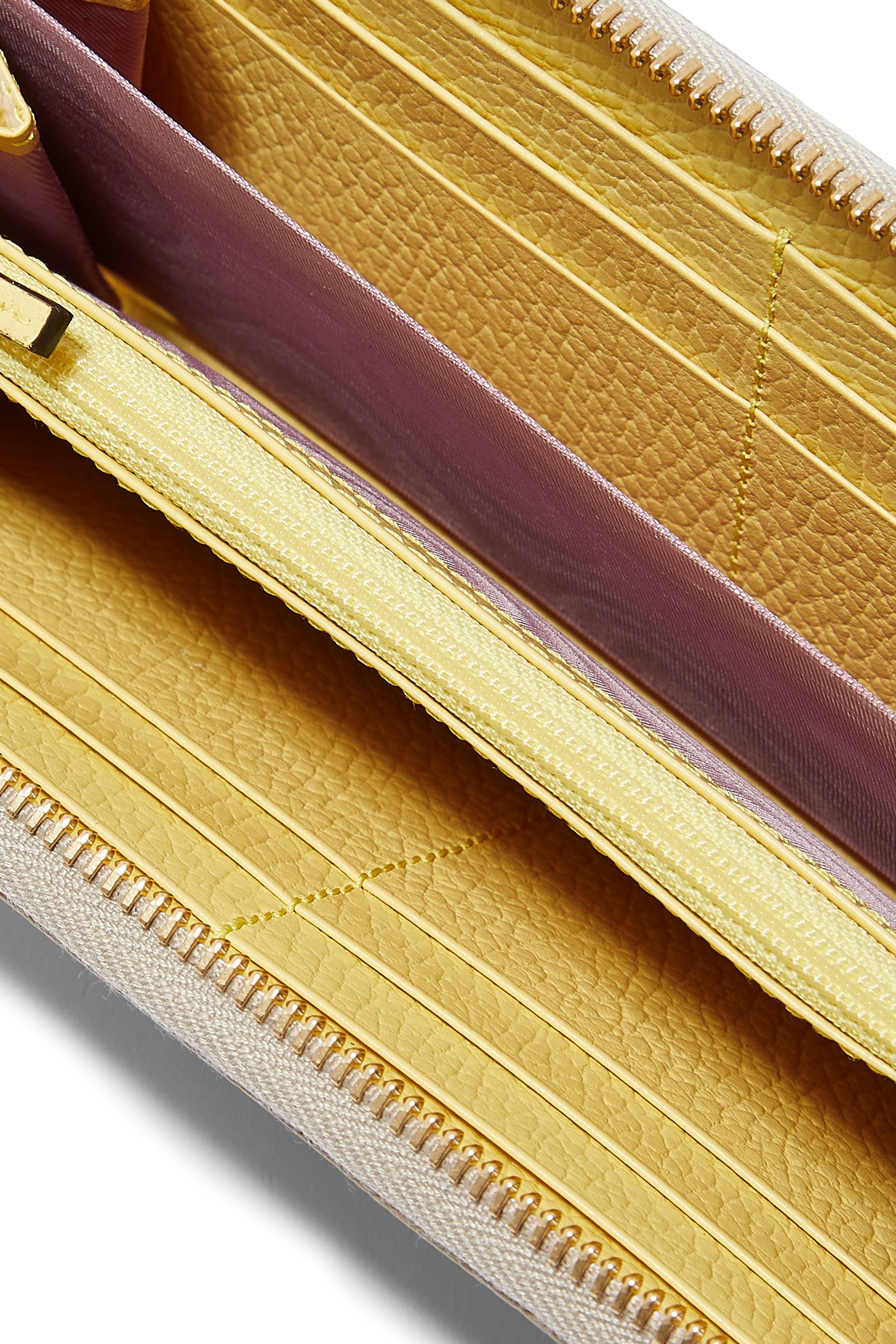 محفظة مارمونت بسحاب محيط وحروف شعار الماركة