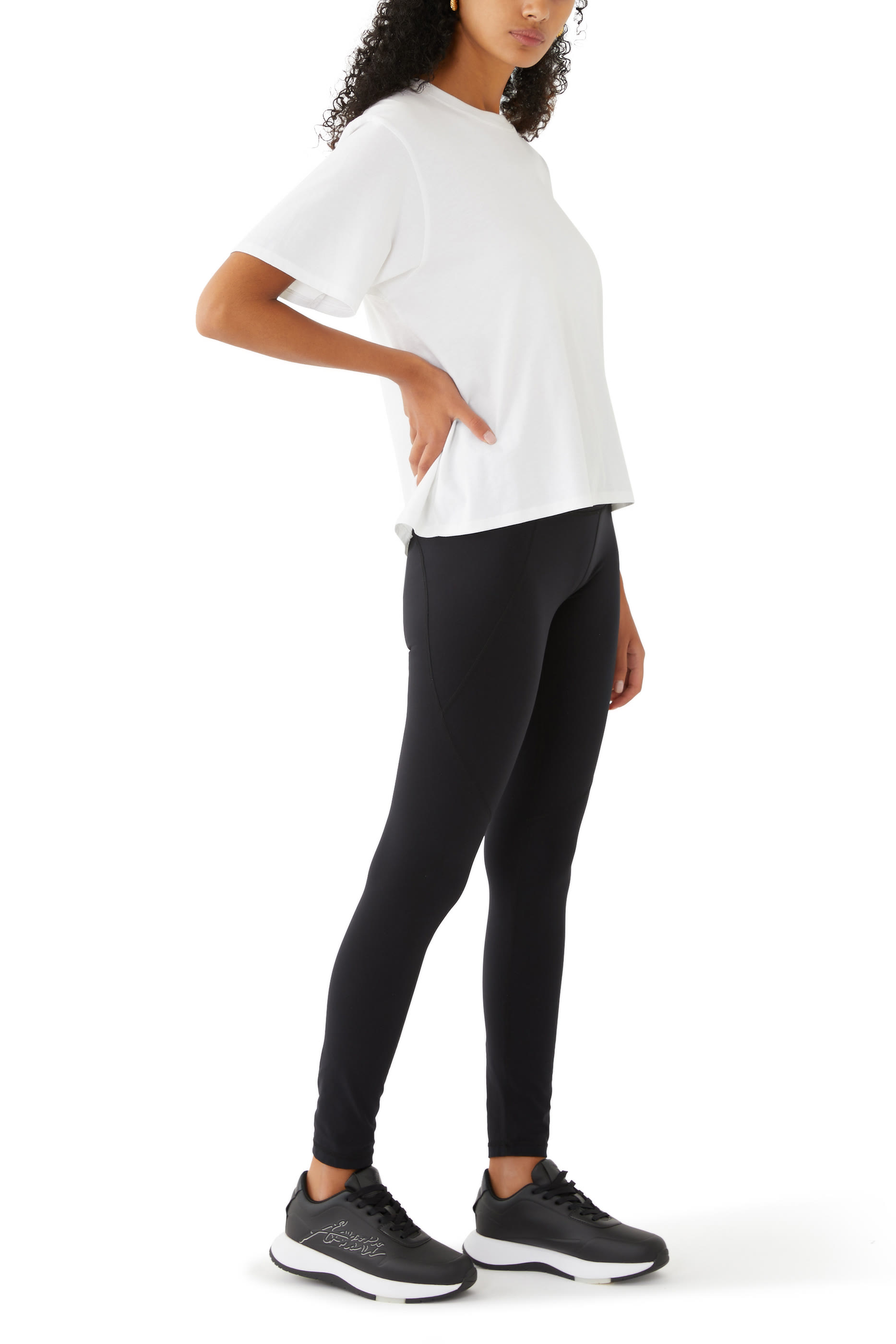 سنيكرز بشعار الماركة