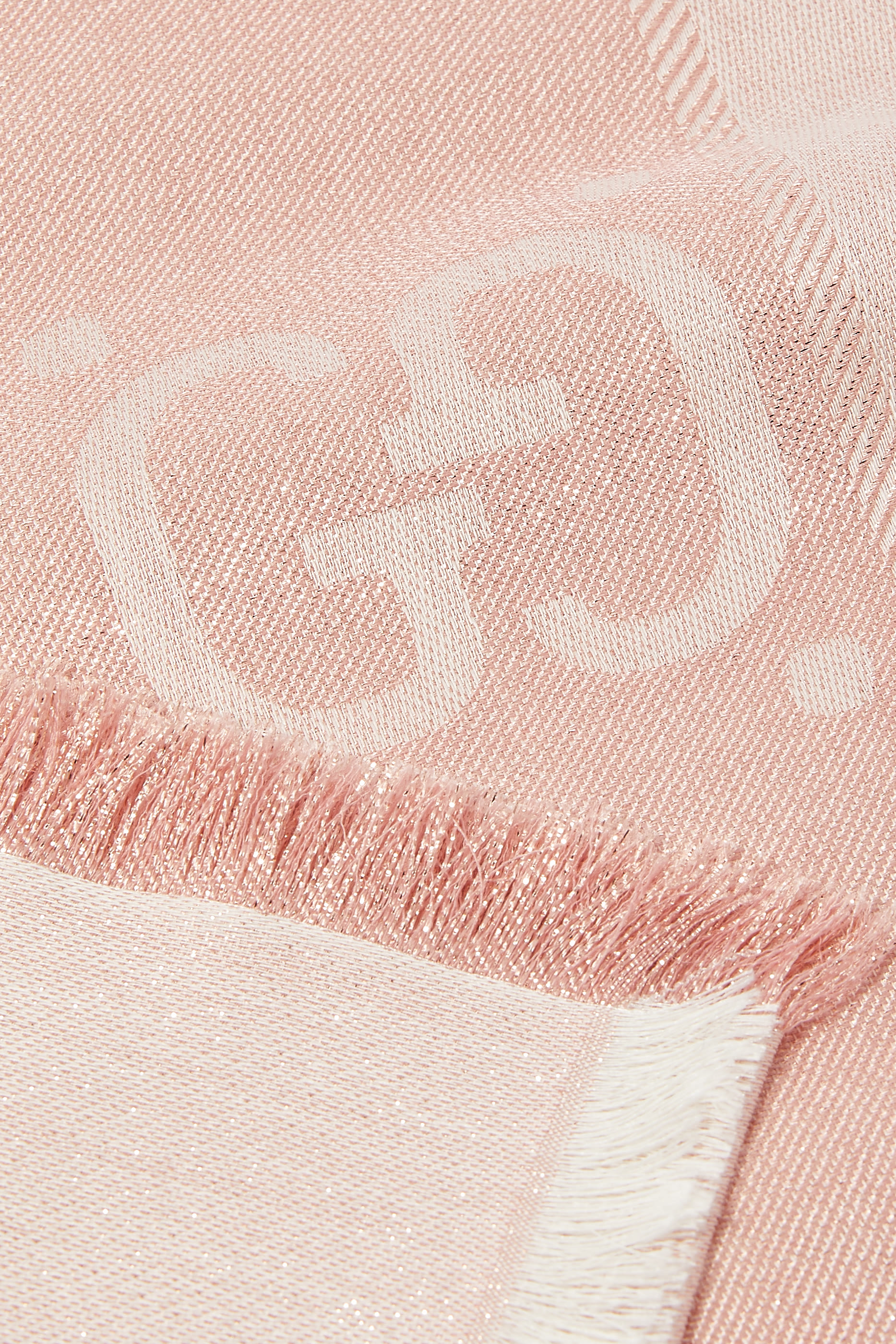 شال جاكار لامع بشعار GG