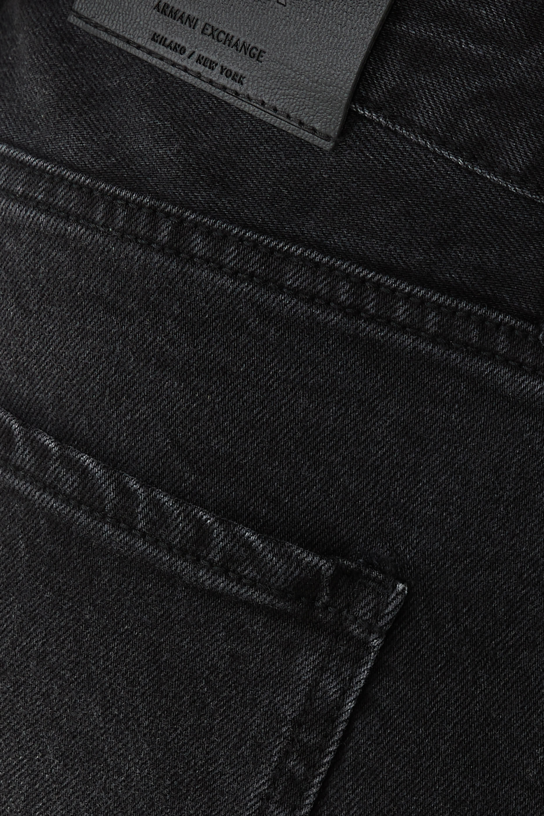 بنطال جينز بقصة ضيقة بشعار الماركة دينم 