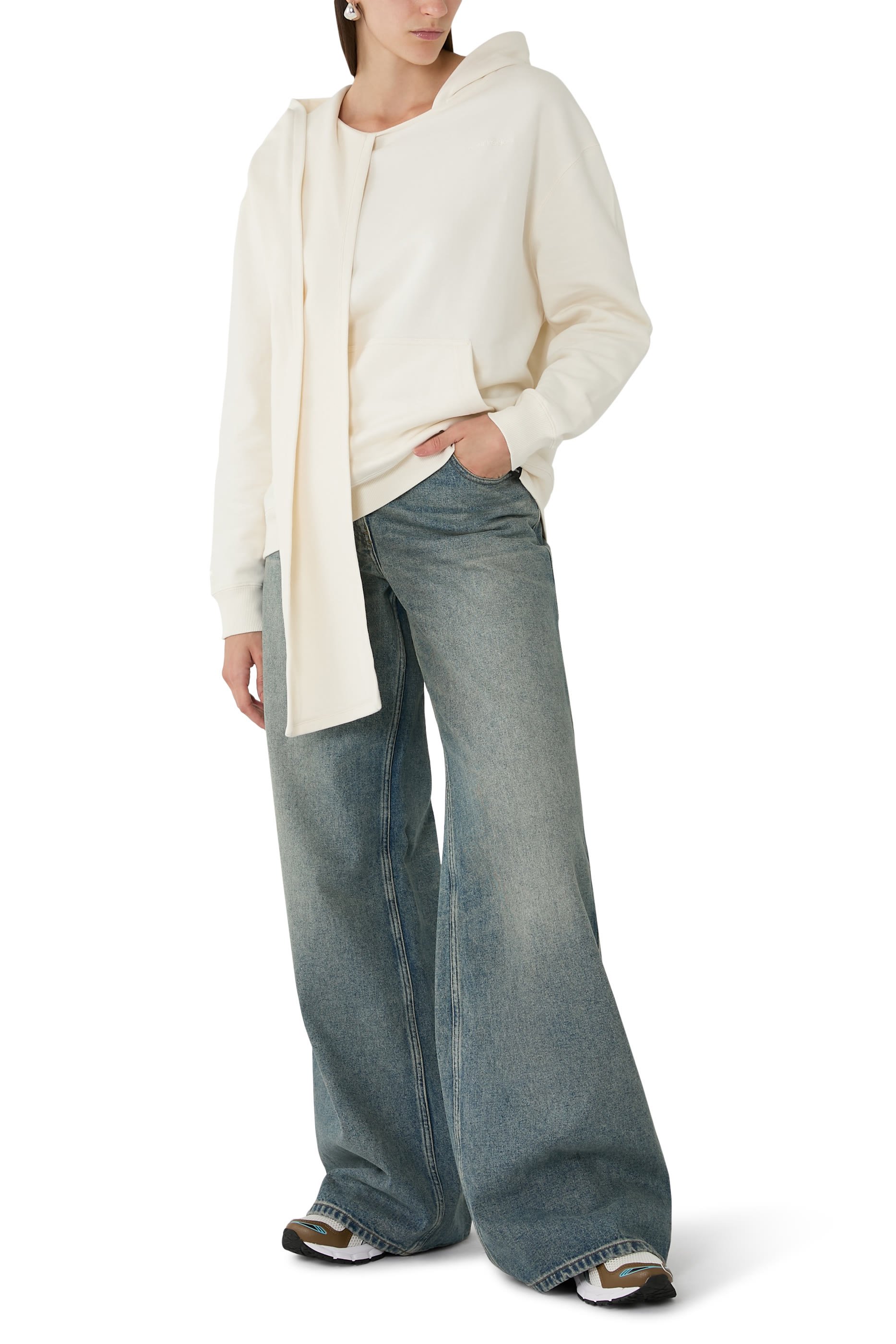 هودي بوشاح وتطريز