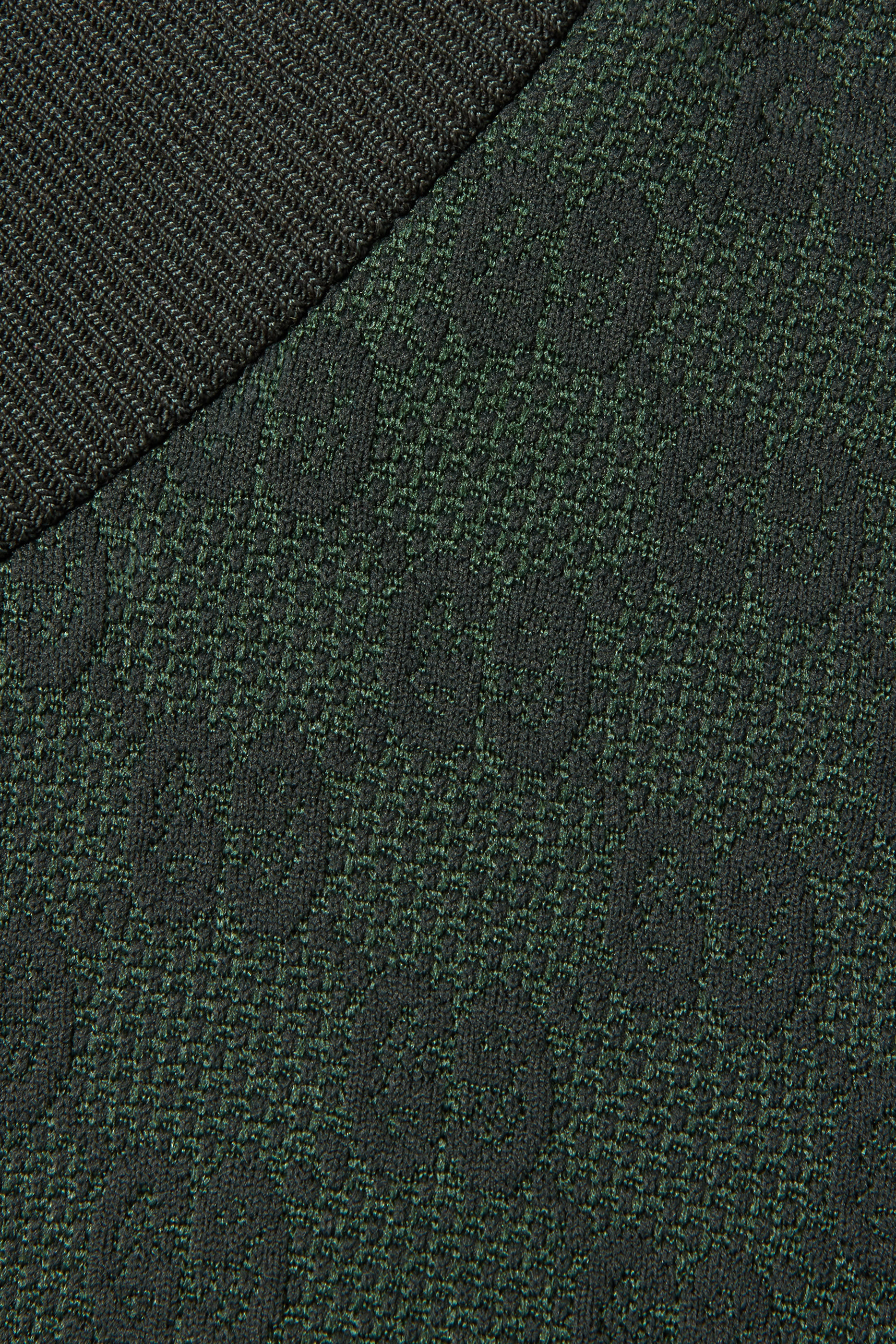 جاكيت بسحاب وشعار الماركة جيرسيه معالج 