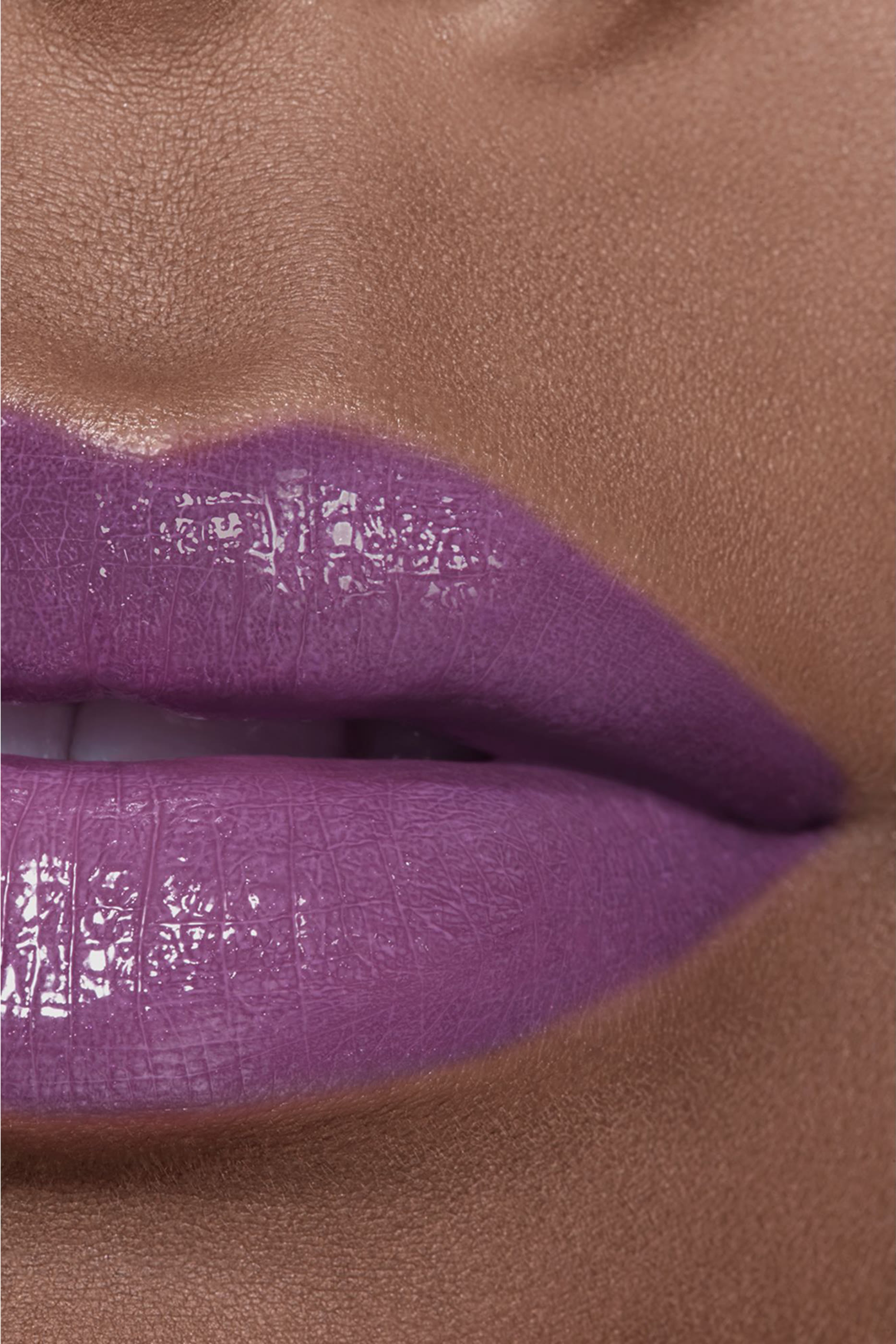 مرطب شفاه ملون Chanel Rouge Coco Baume Shine Hydrating Beautifying