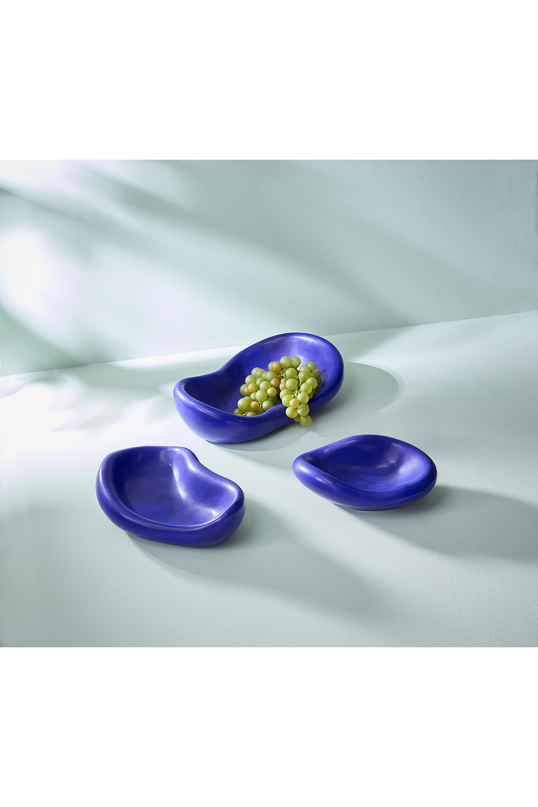 وعاء صغير مطلي بالكوبالت