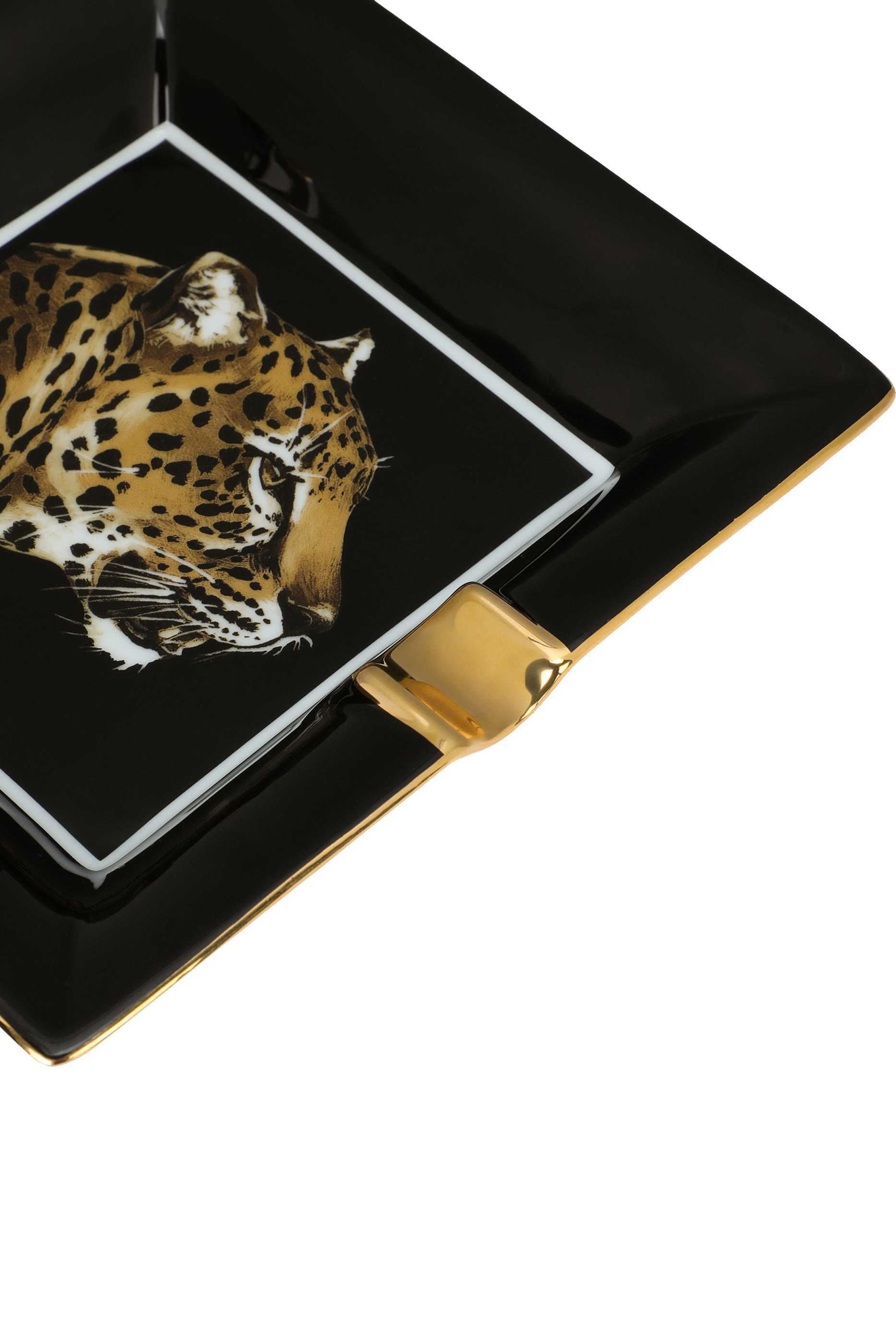 منفضة دخان كبيرة بنقشة فهد