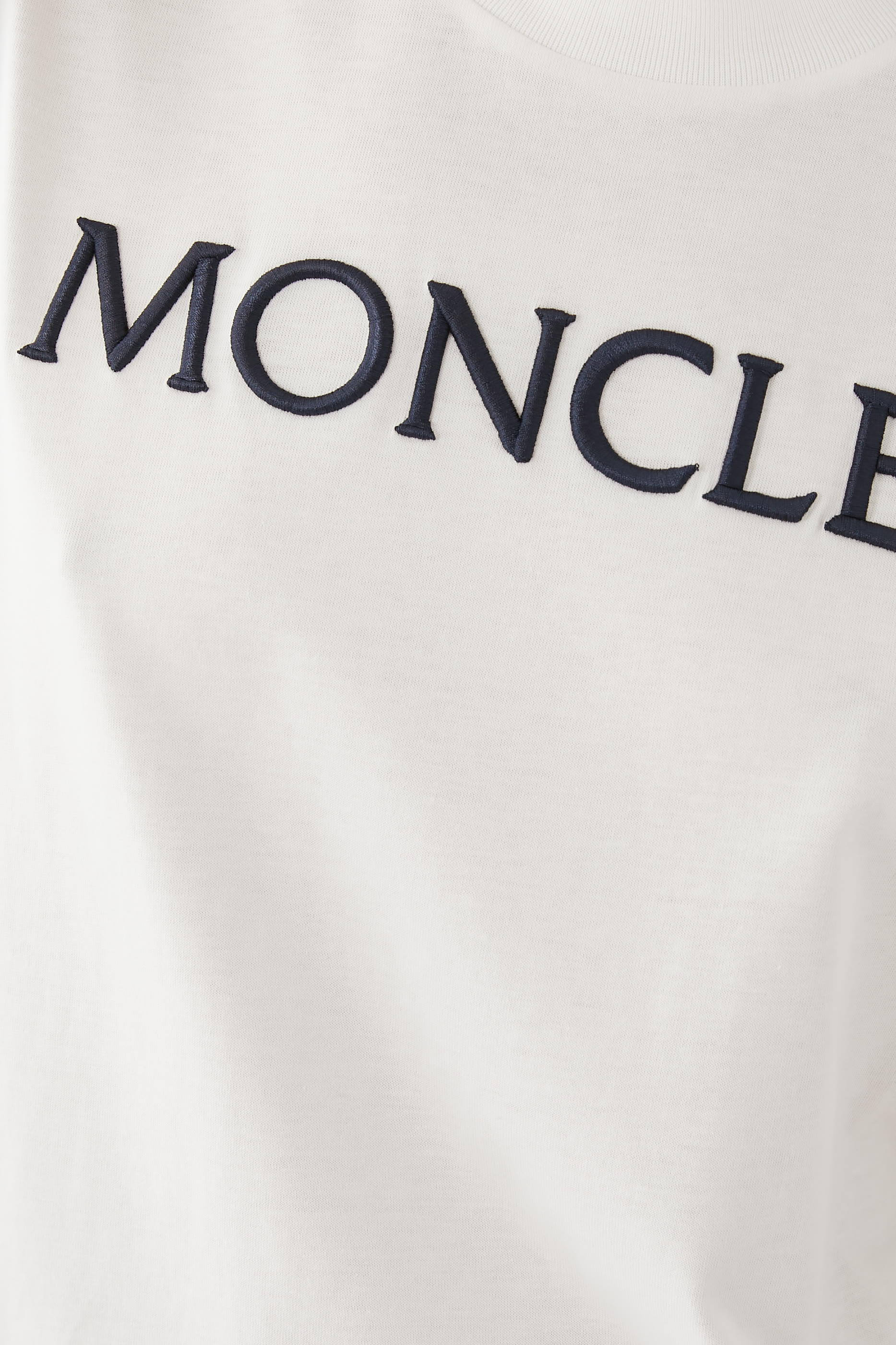 تيشيرت مطرز بشعار الماركة