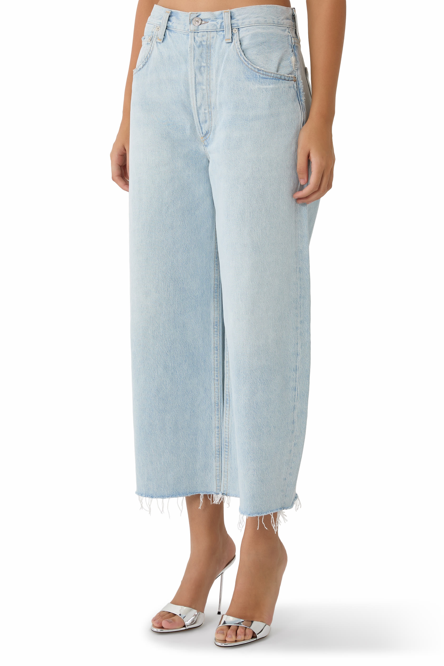 بنطال أيلا قصير بحافة خام