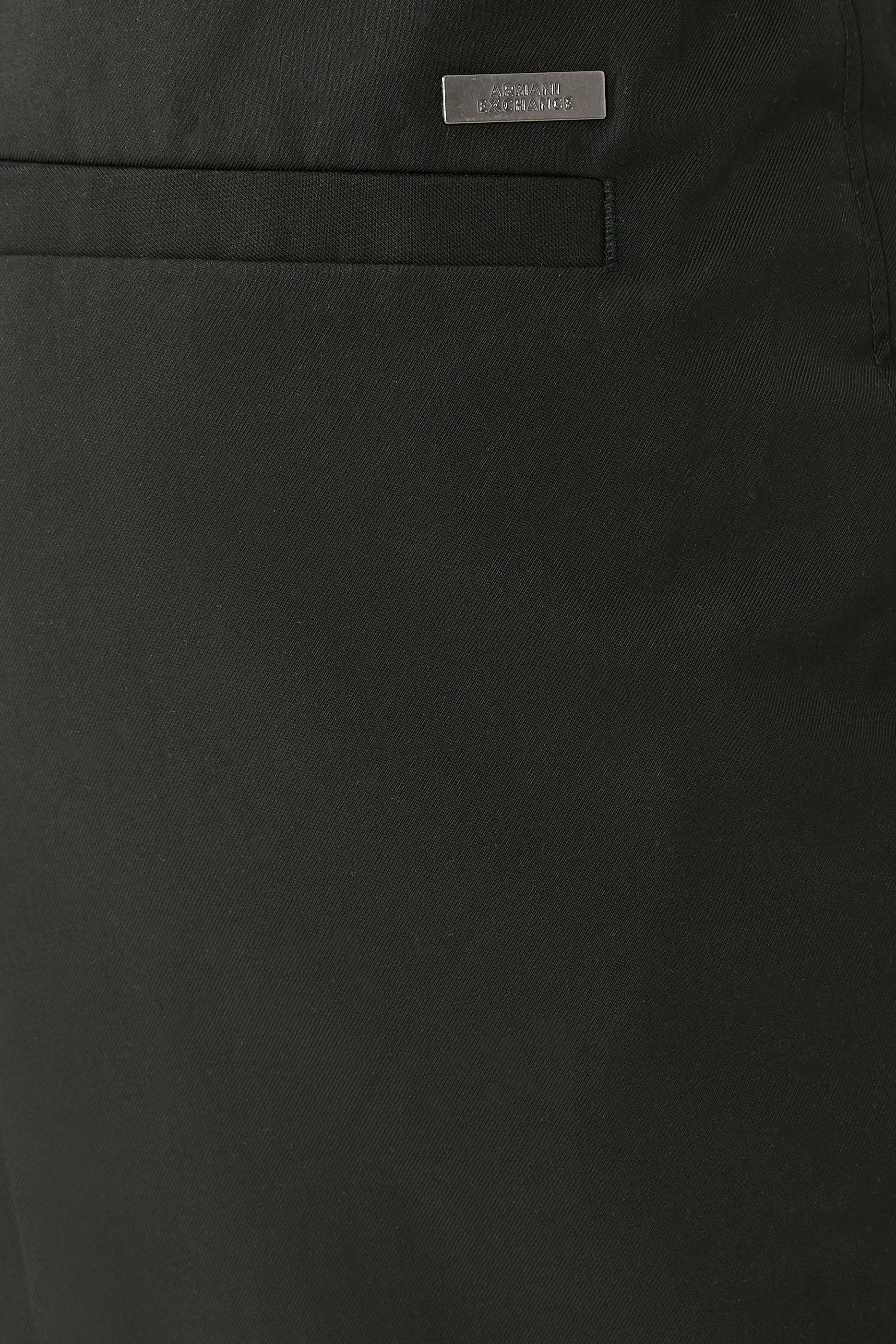 بنطال بقصة ضيقة