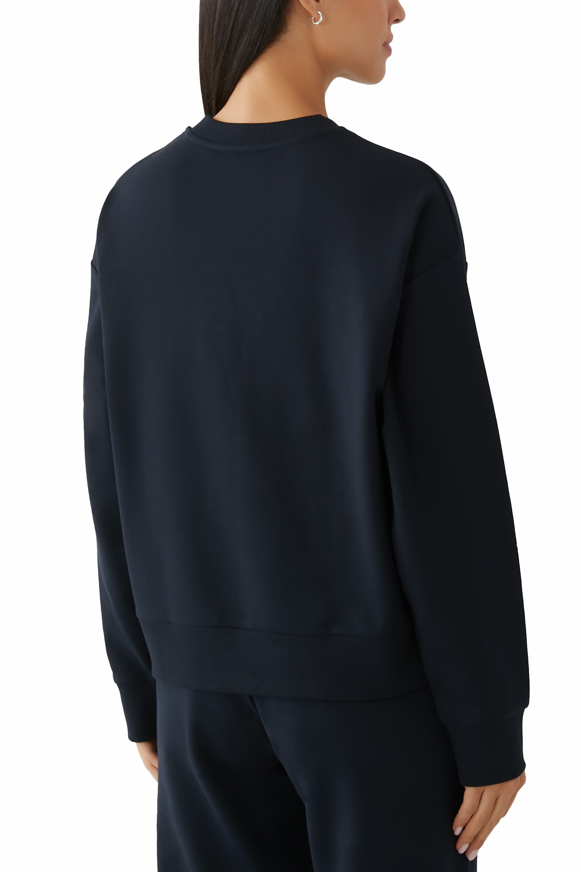 سويت شيرت بتطريز شعار الماركة