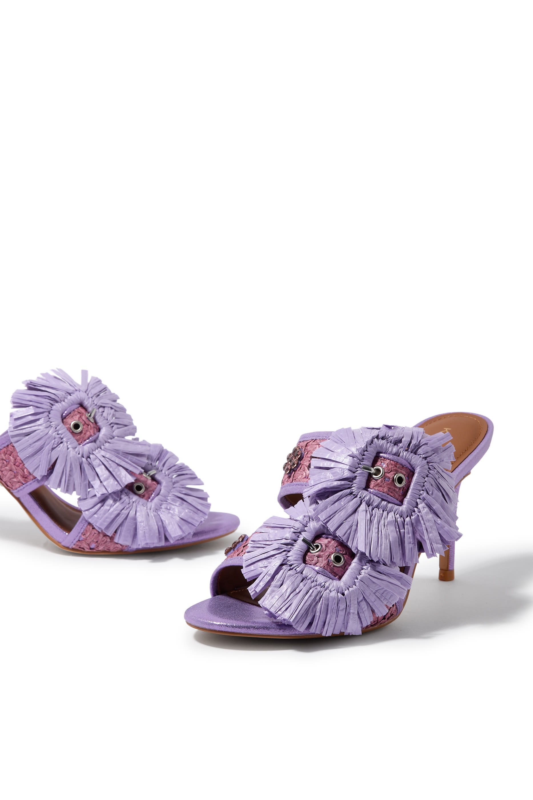 صندل بنعل مسطح بإبزيم رافيا