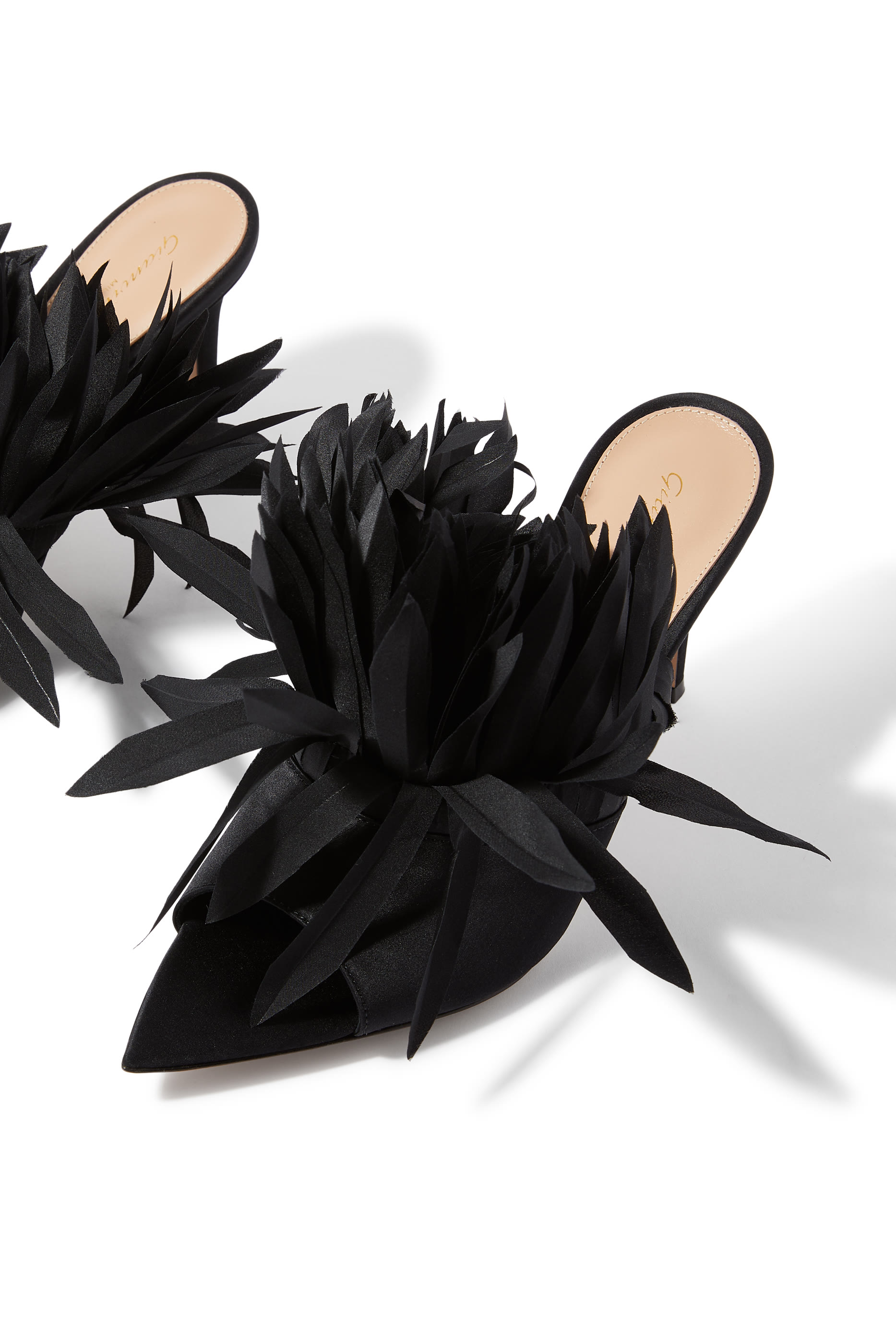 حذاء دانياه  85 مزين بتفاصيل زهرة شمواه