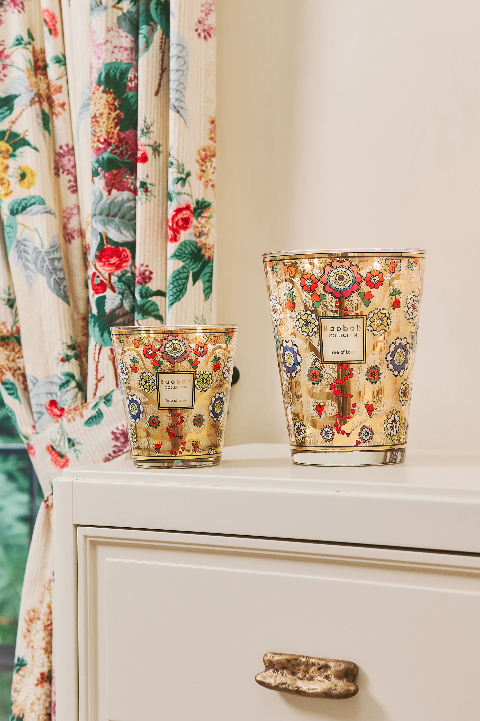 شمعة معطرة برائحة تري اوف لوف