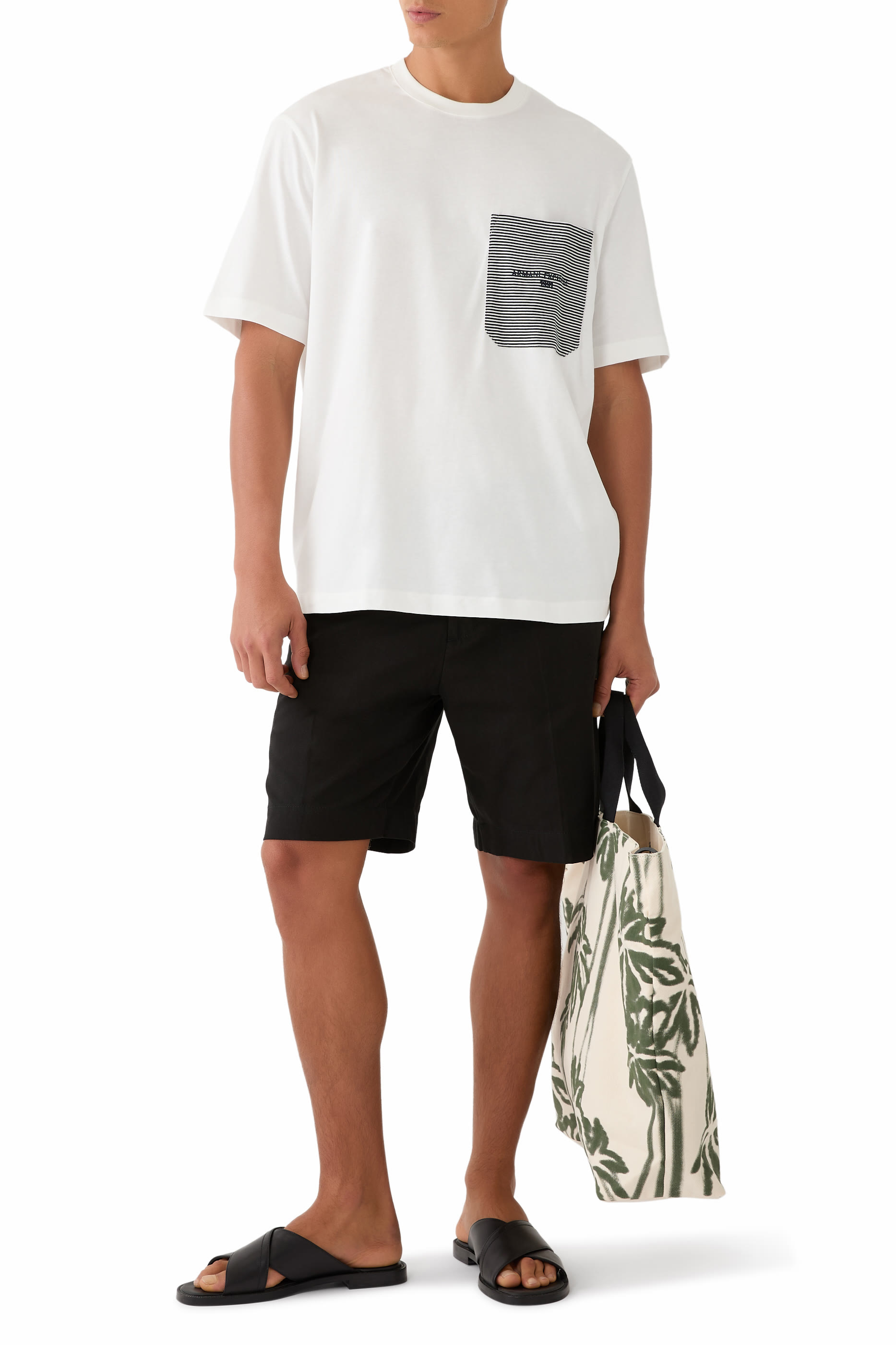 تيشيرت مخطط بجيب جانبي وأكمام قصيرة مزين بشعار الماركة 