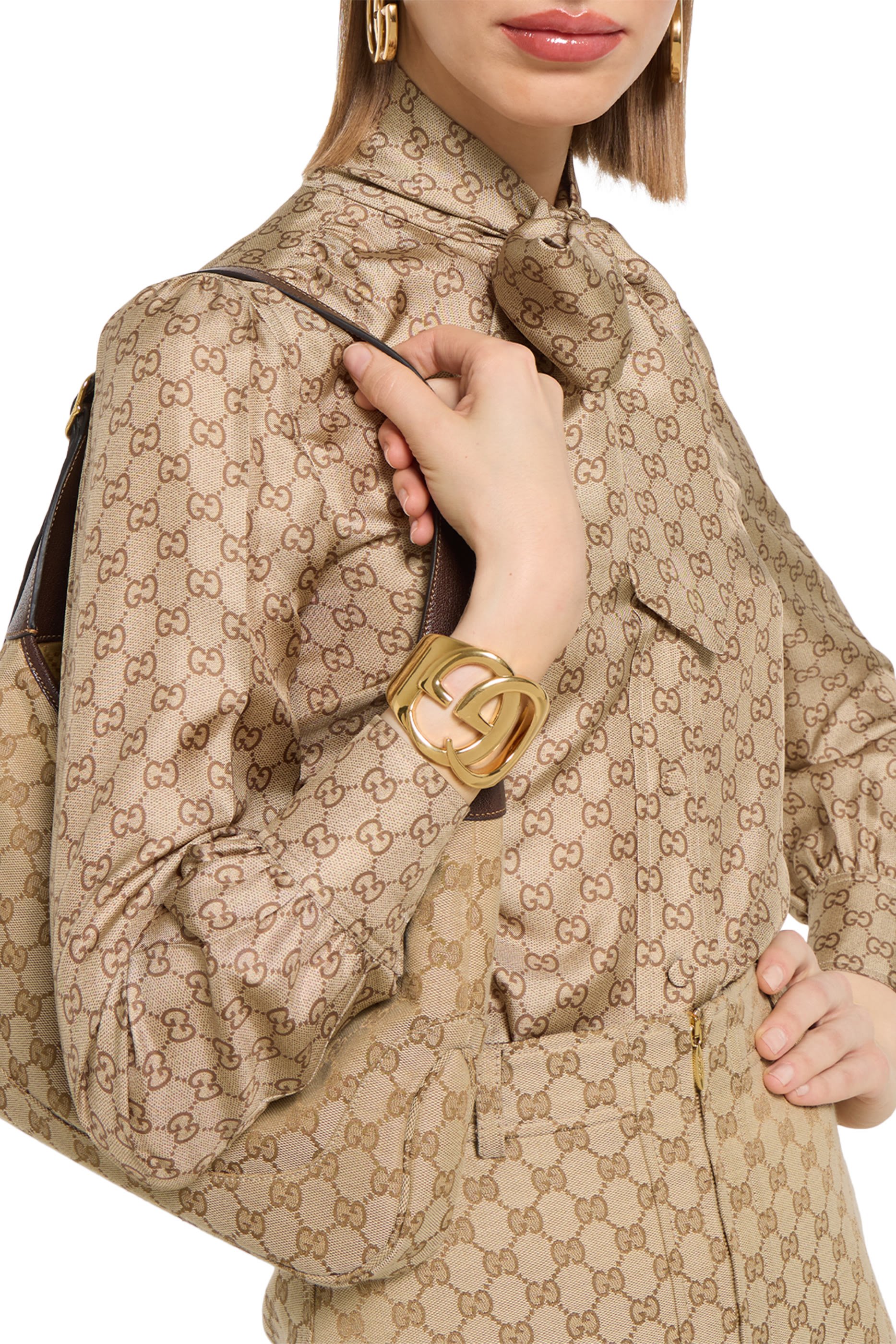 سوار مارمونت مفتوح بشعار الماركة