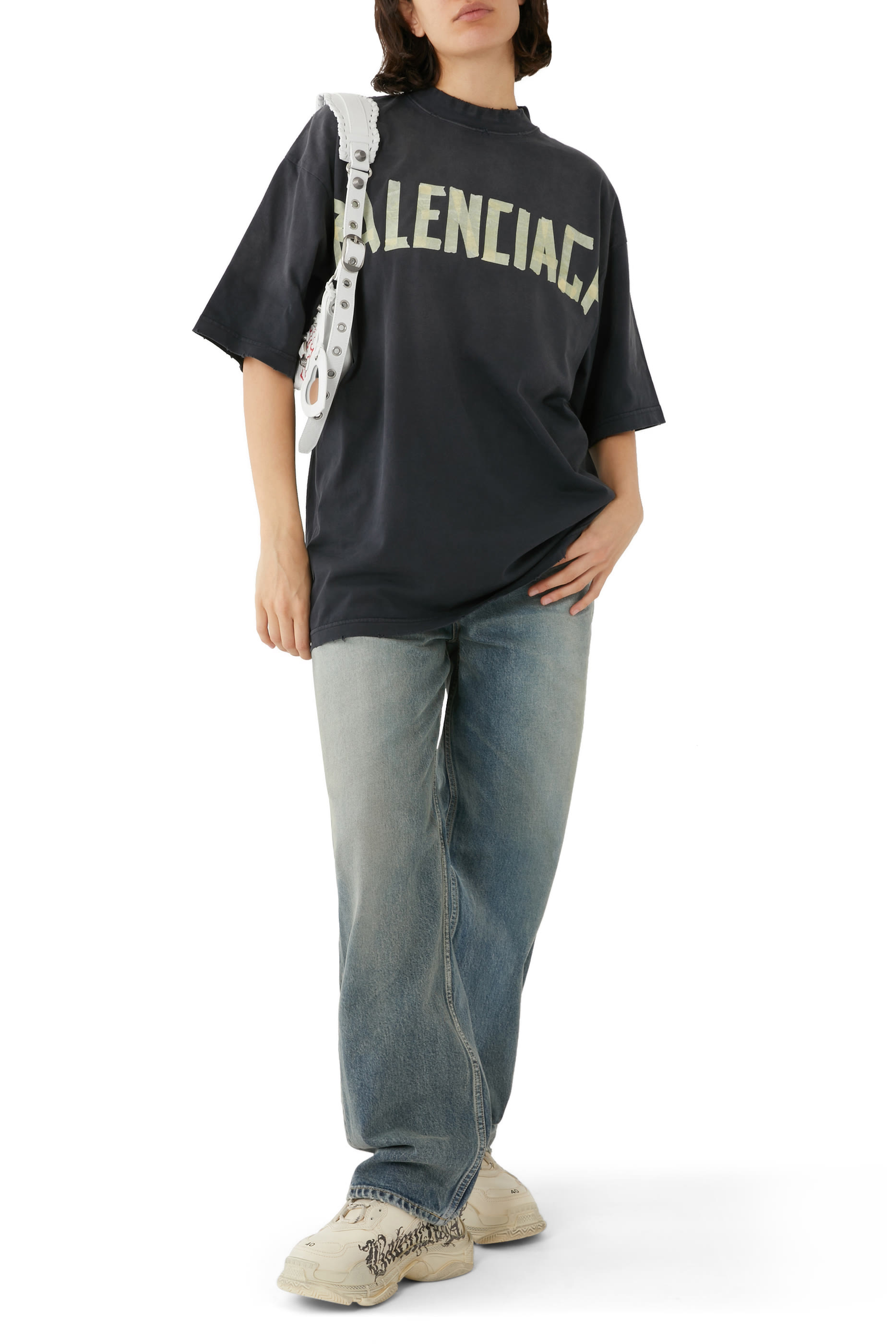 تيشيرت بشعار الماركة للجنسين