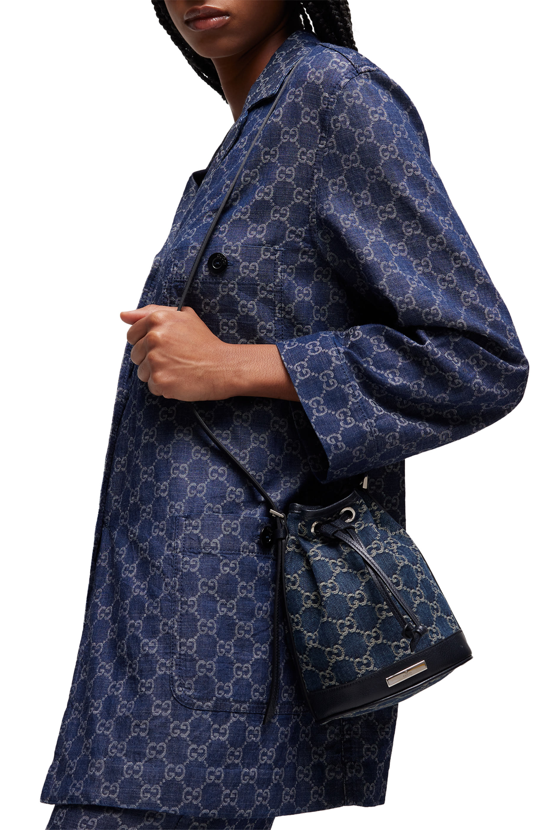 حقيبة باكيت صغيرة بحلية شعار الماركة