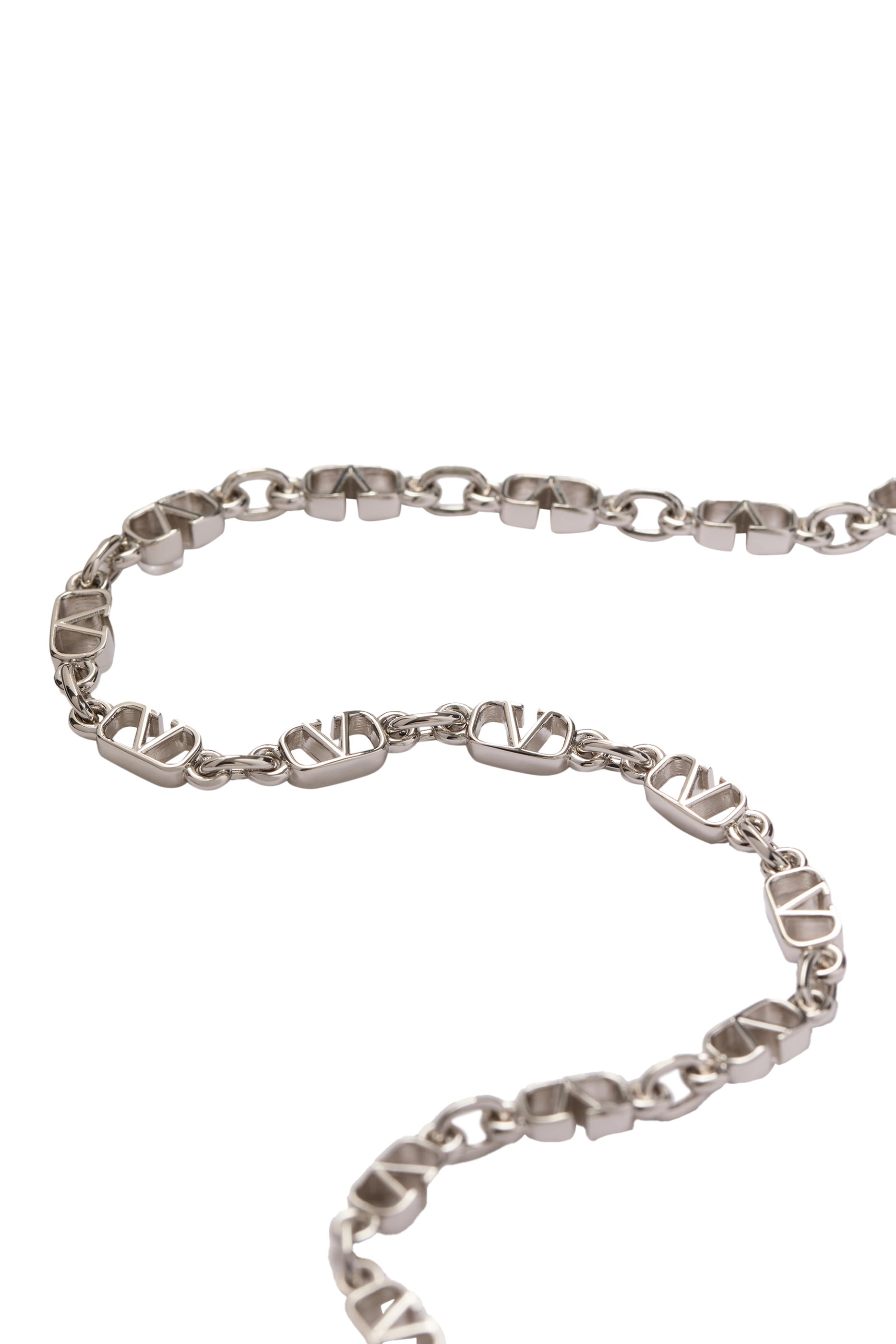 قلادة فالنتينو غارافاني بشعار الماكة، معدن