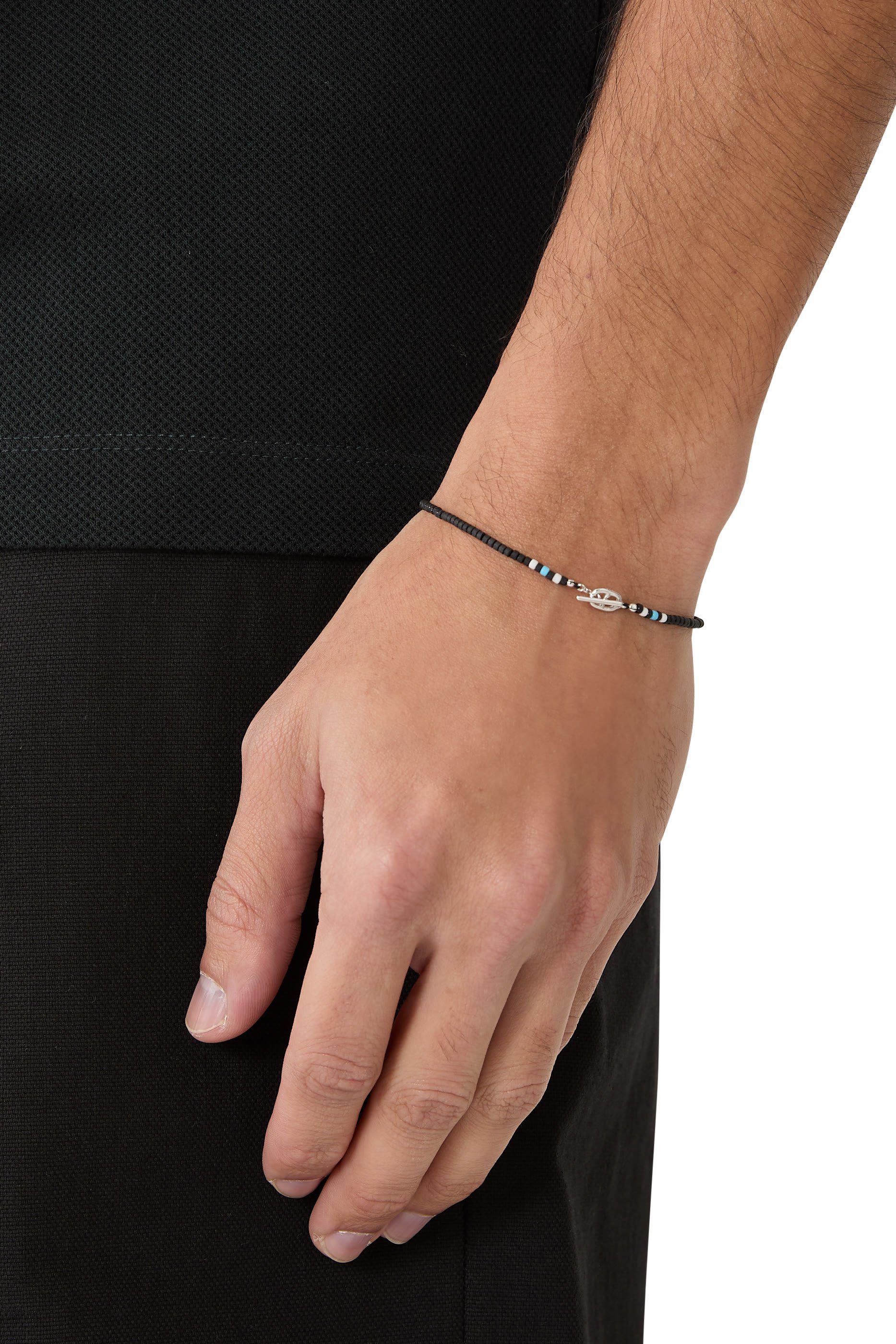 سوار آفي، فضة إسترلينية وخرز هيشي أسود