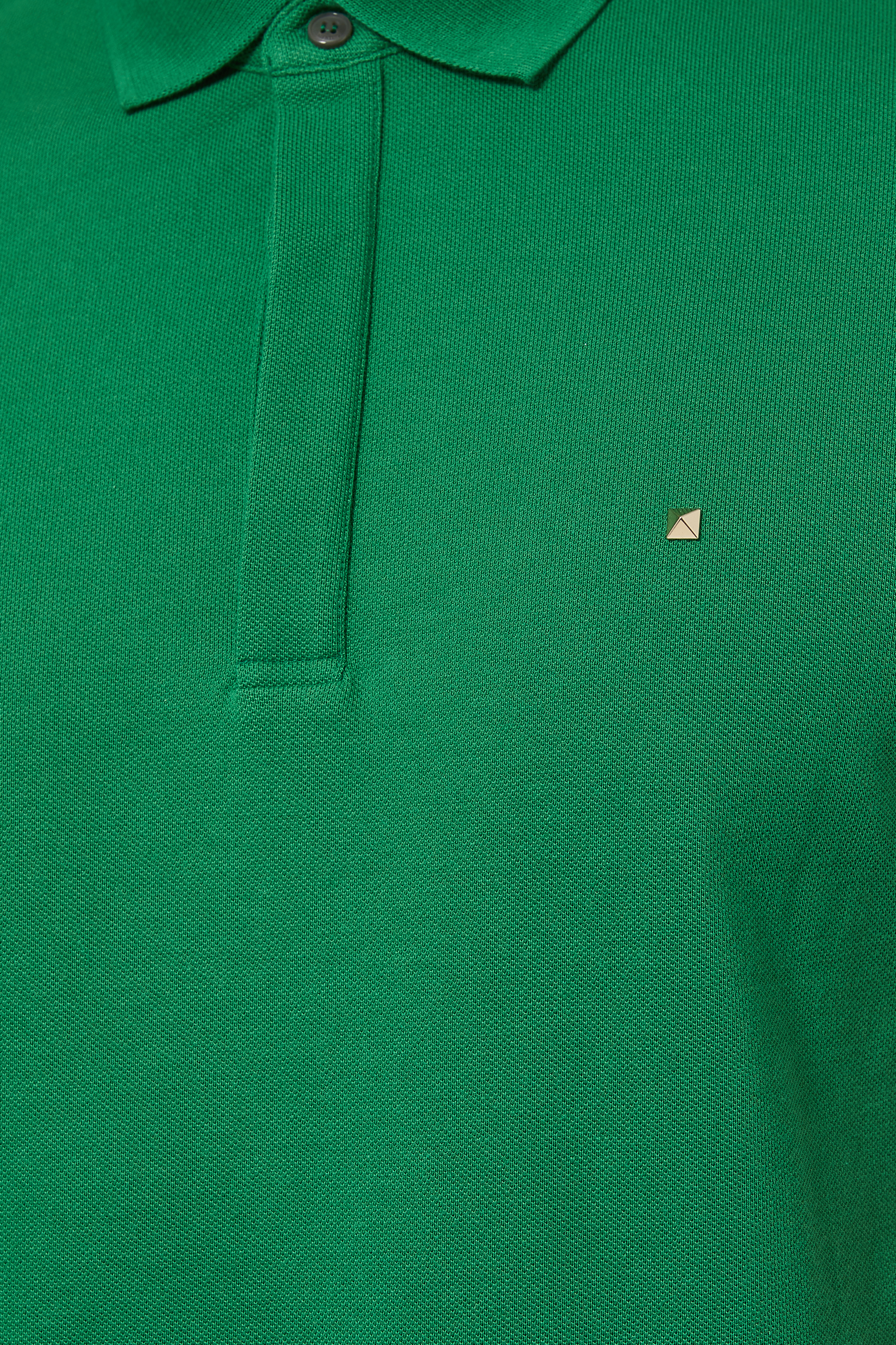 قميص بولو بيكيه