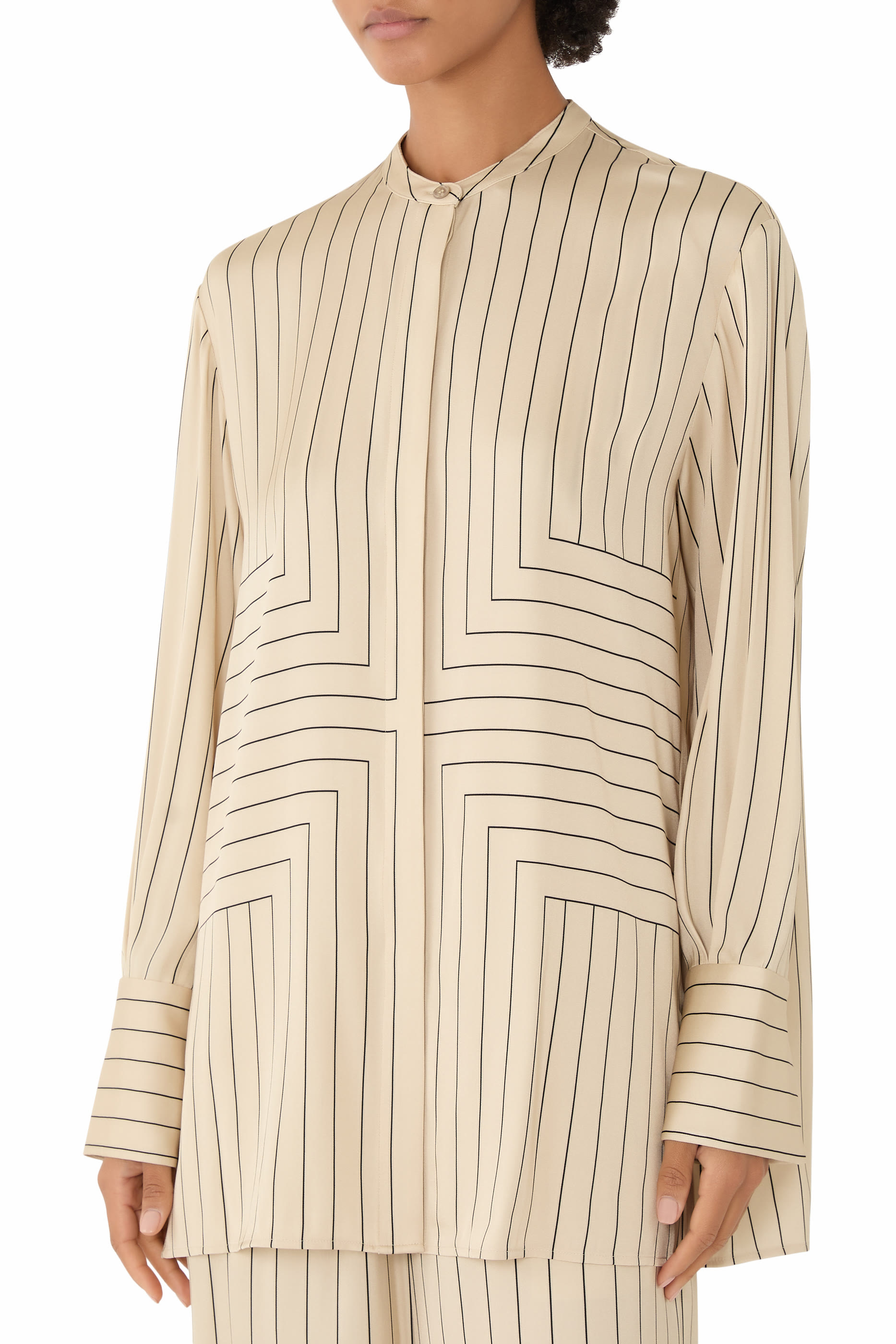 بلوزة أثينا بطبعة هندسية حرير