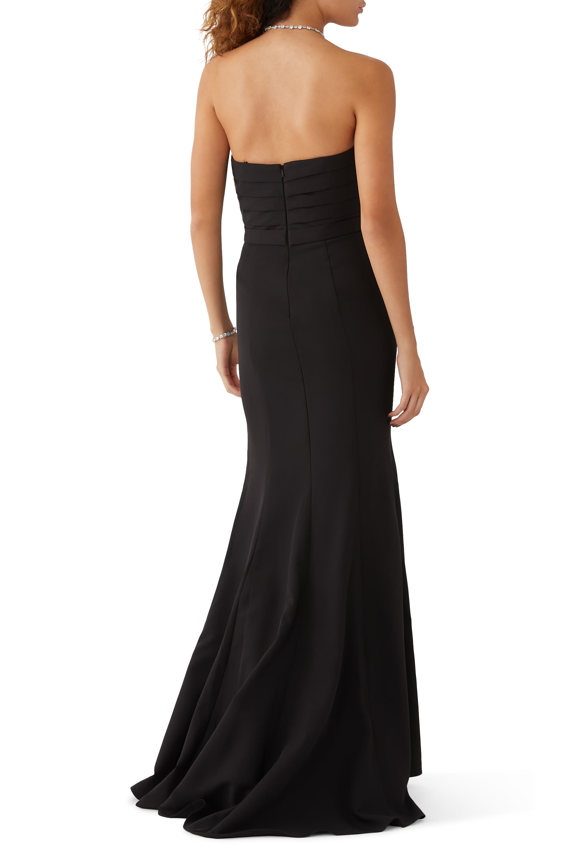 فستان سهرة بلا أكمام