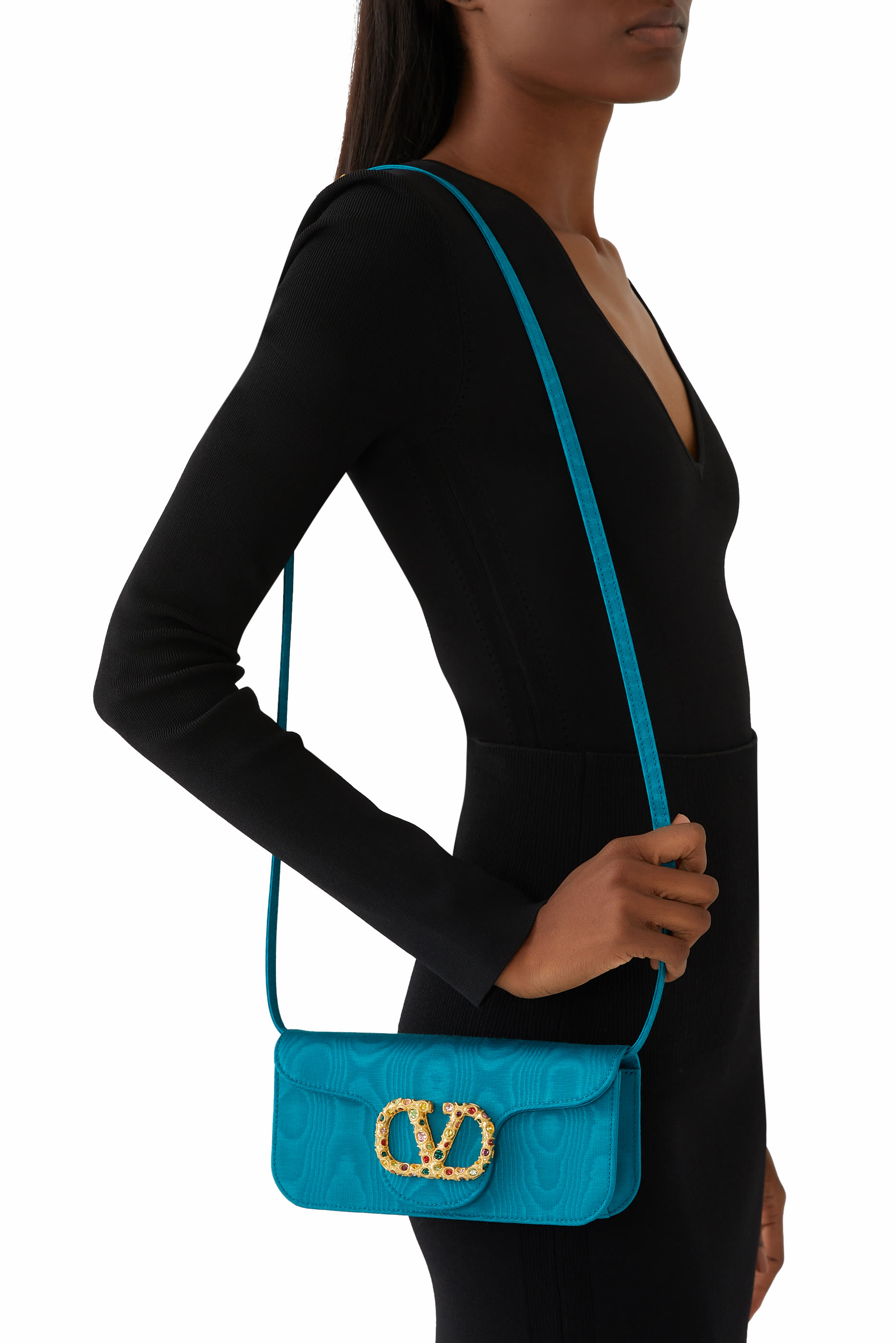 كلاتش لوكو بشعار الماركة مرصع بأحجار نسيج مموج