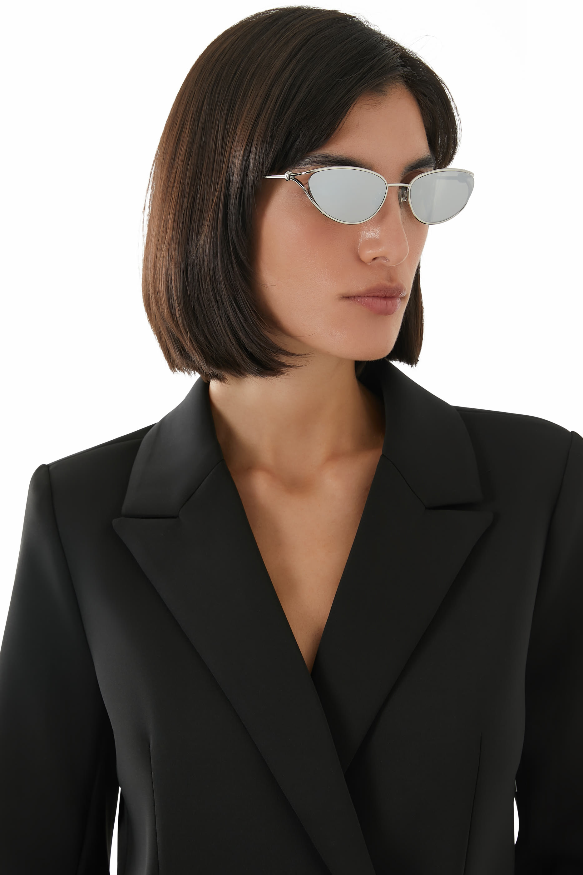 نظارة شمسية بإطار عين القطة بعقدة