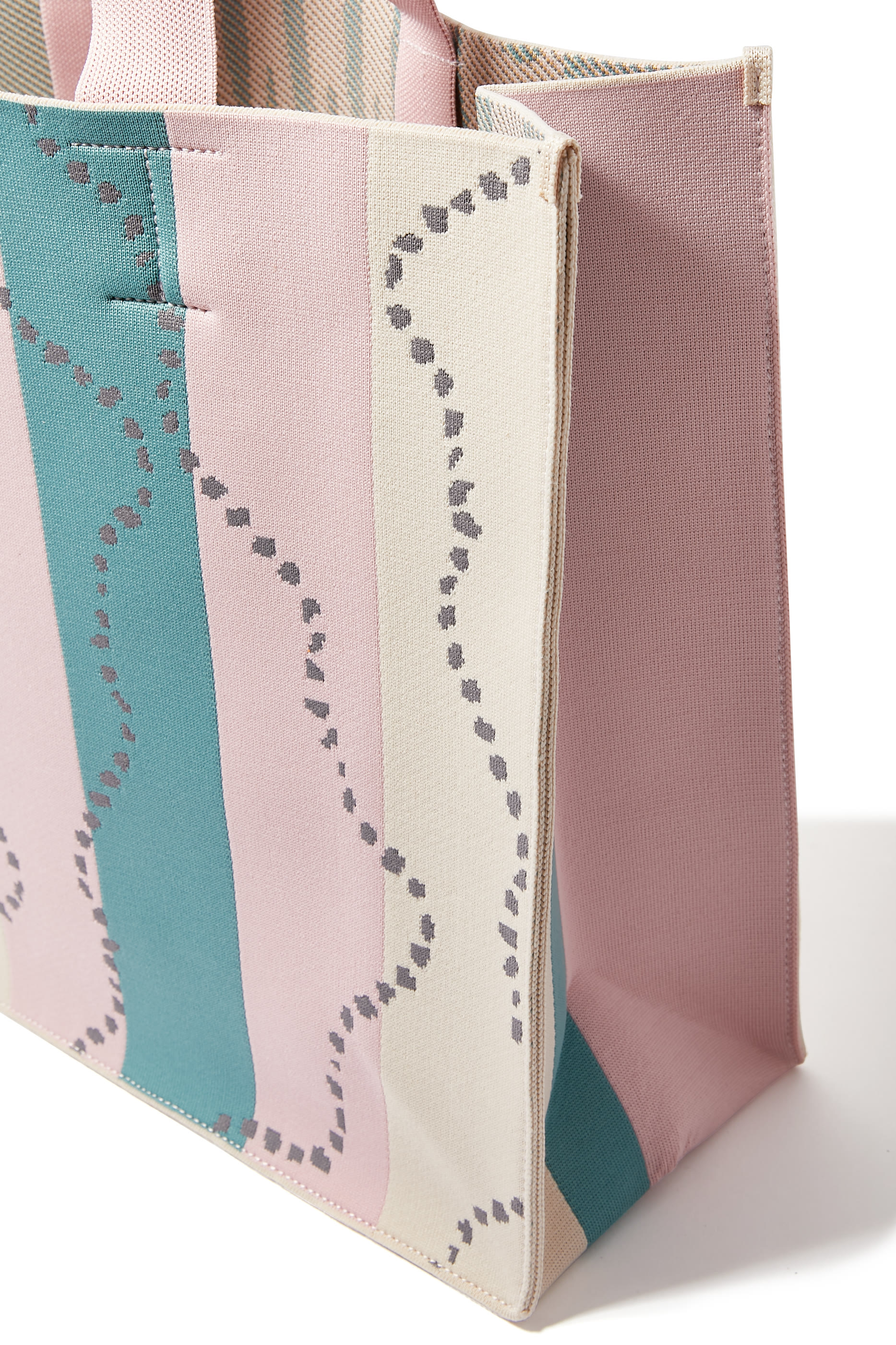 حقيبة يد كبيرة جاكار