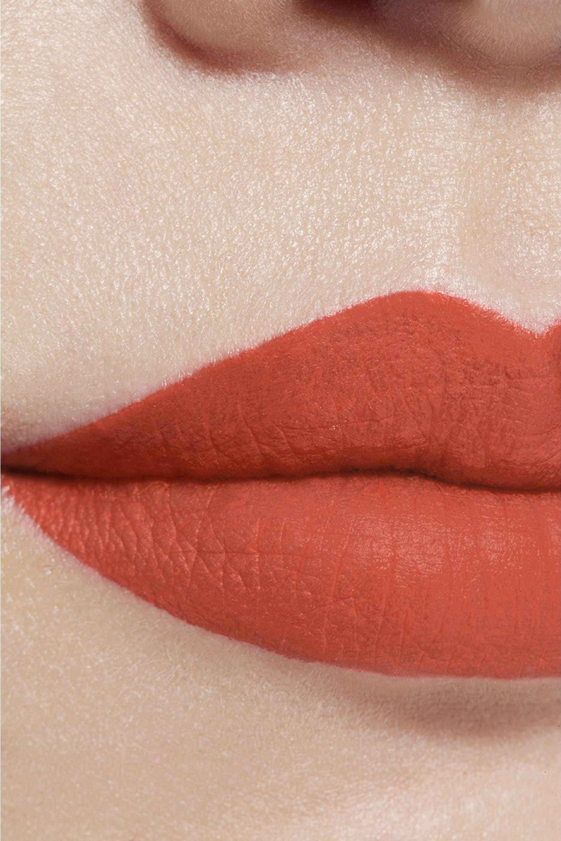 احمر شفاه Chanel Rouge Allure Liquid Velvet Ultrawear Intense مات سائل