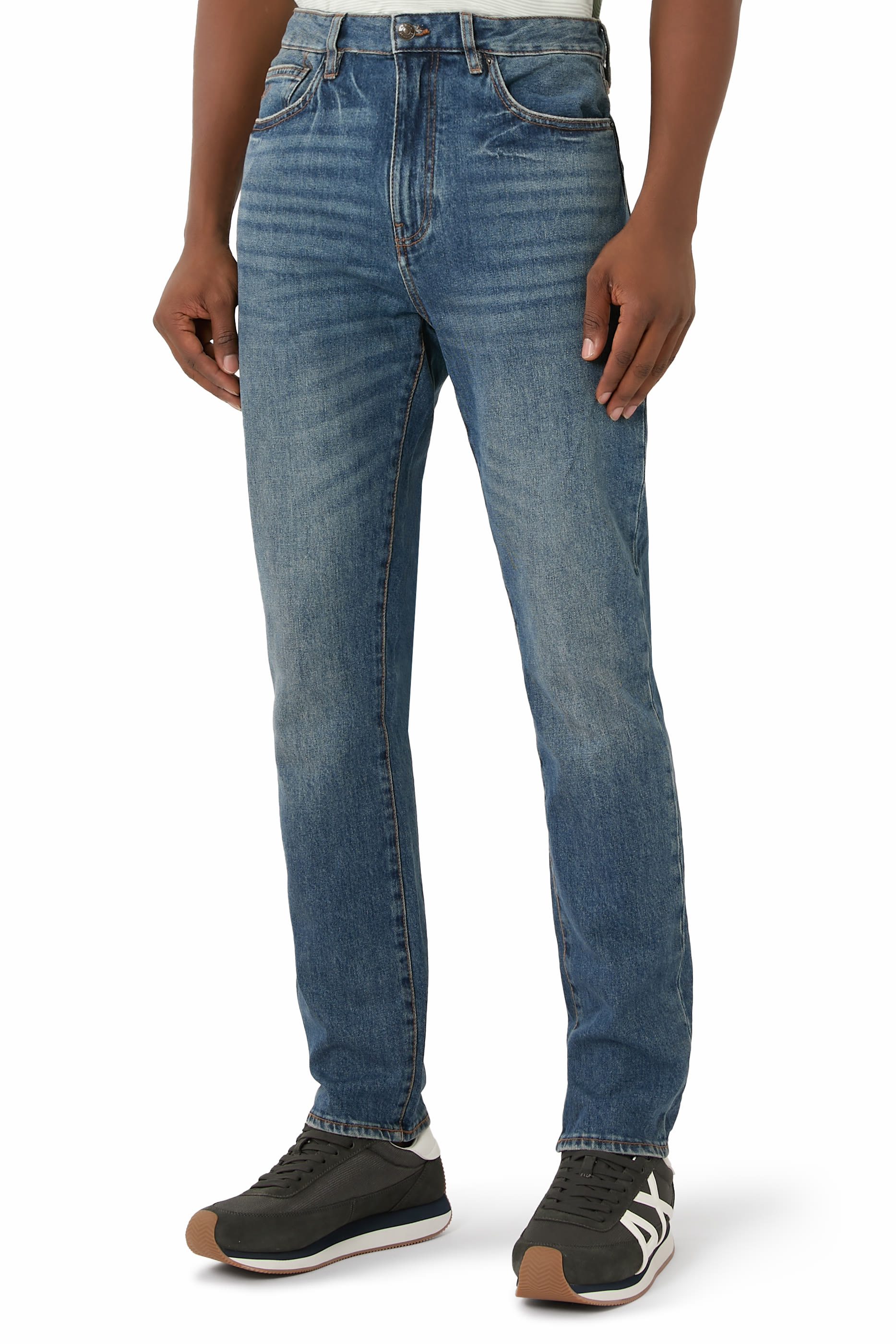 بنطال بقصة ضيقة وخمس جيوب دنيم