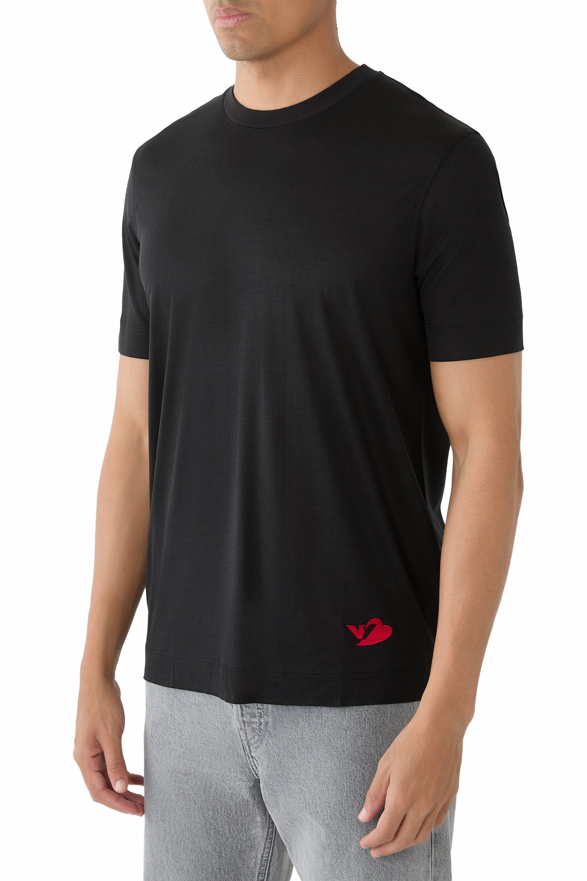 تيشيرت بشعار النسر بتصميم قلب