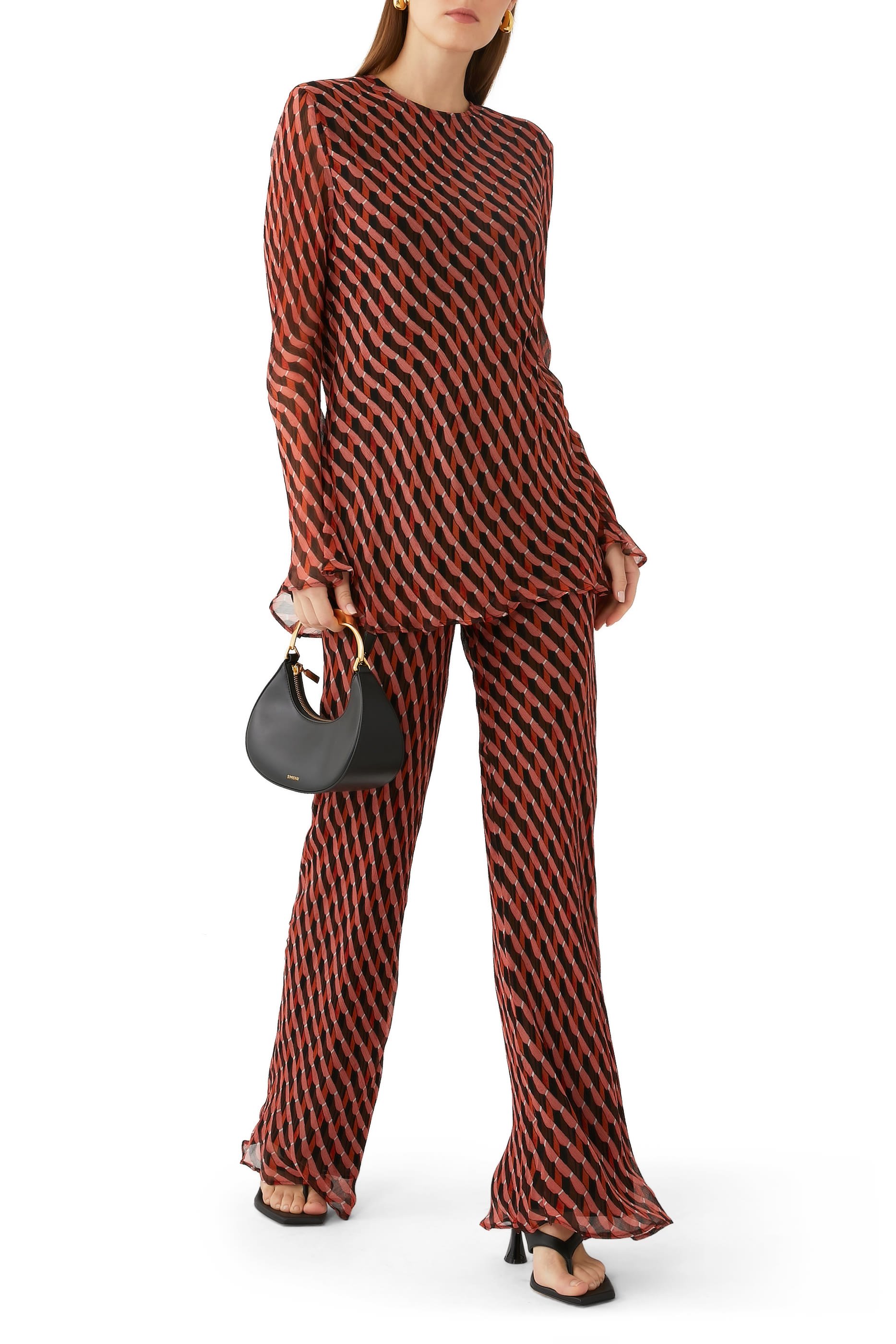 بلوزة مارتينا بقصة مائلة واسعة