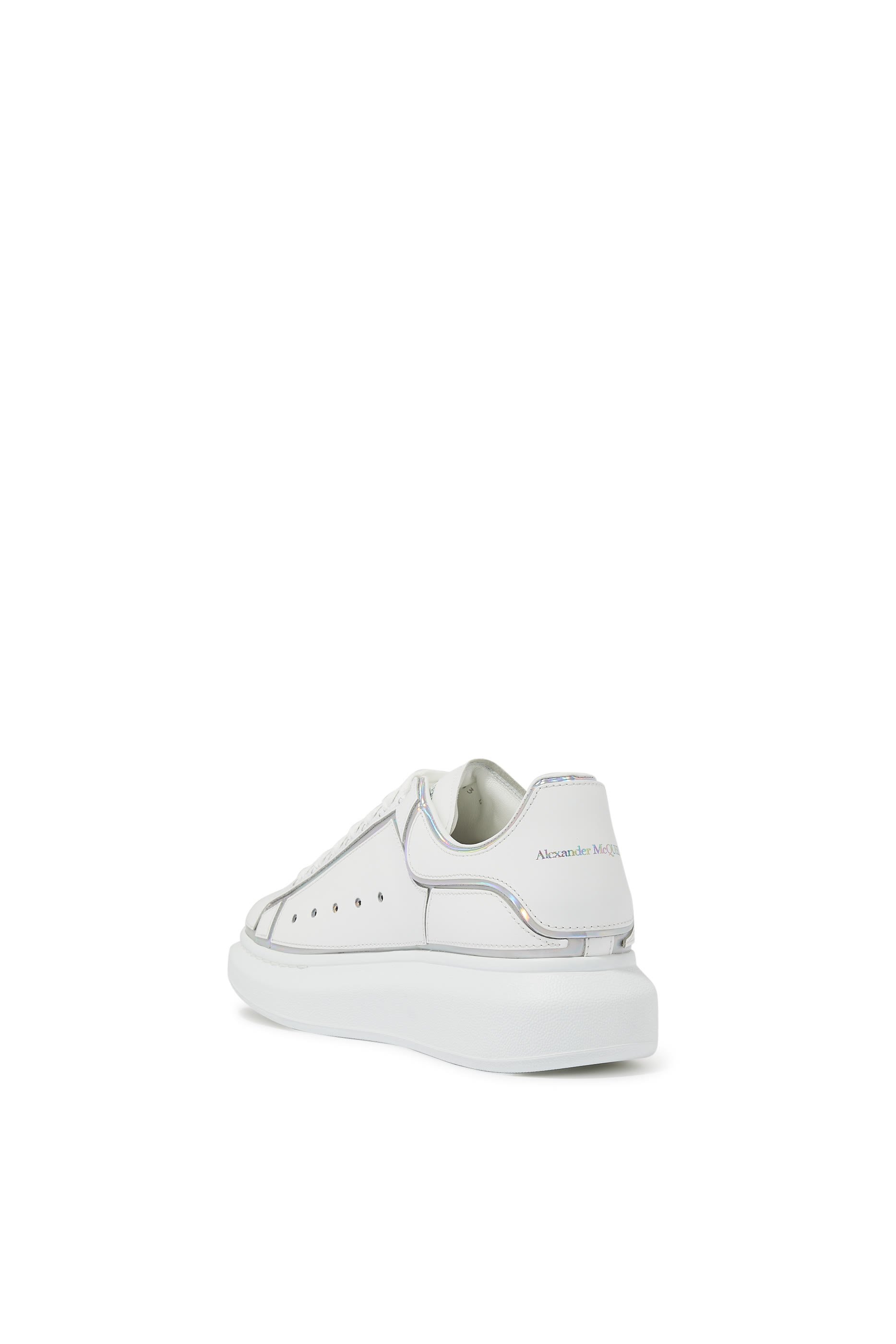 سنيكرز بنعل سميك